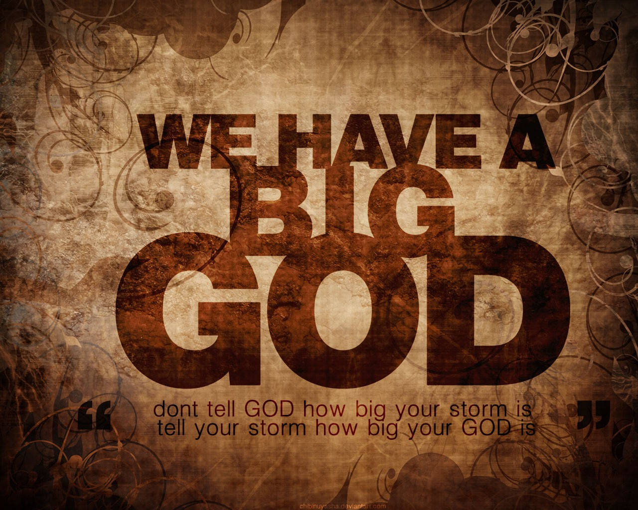 God Quotes 桌布 壁紙 — 粗體文字在帶有漩渦裝飾圖案的紋理棕色背景上宣告「WE HAVE A BIG GOD」。