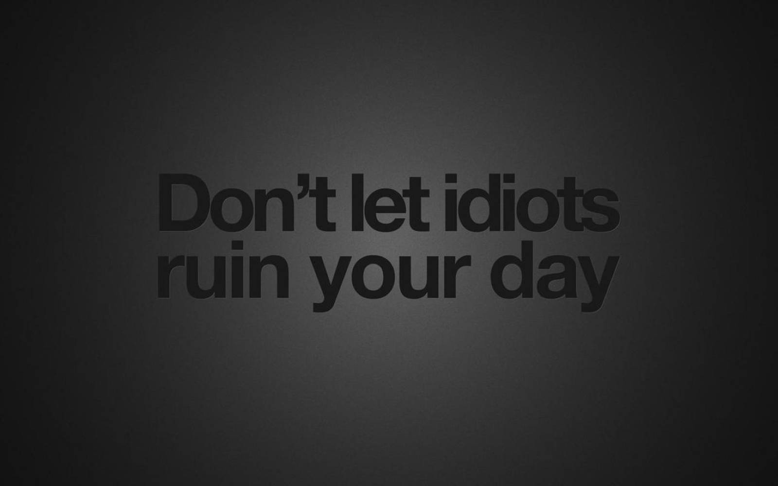 Quote 桌布 壁紙 — 粗體文字寫著「Don't let idiots ruin your day」，背景為深色漸變。