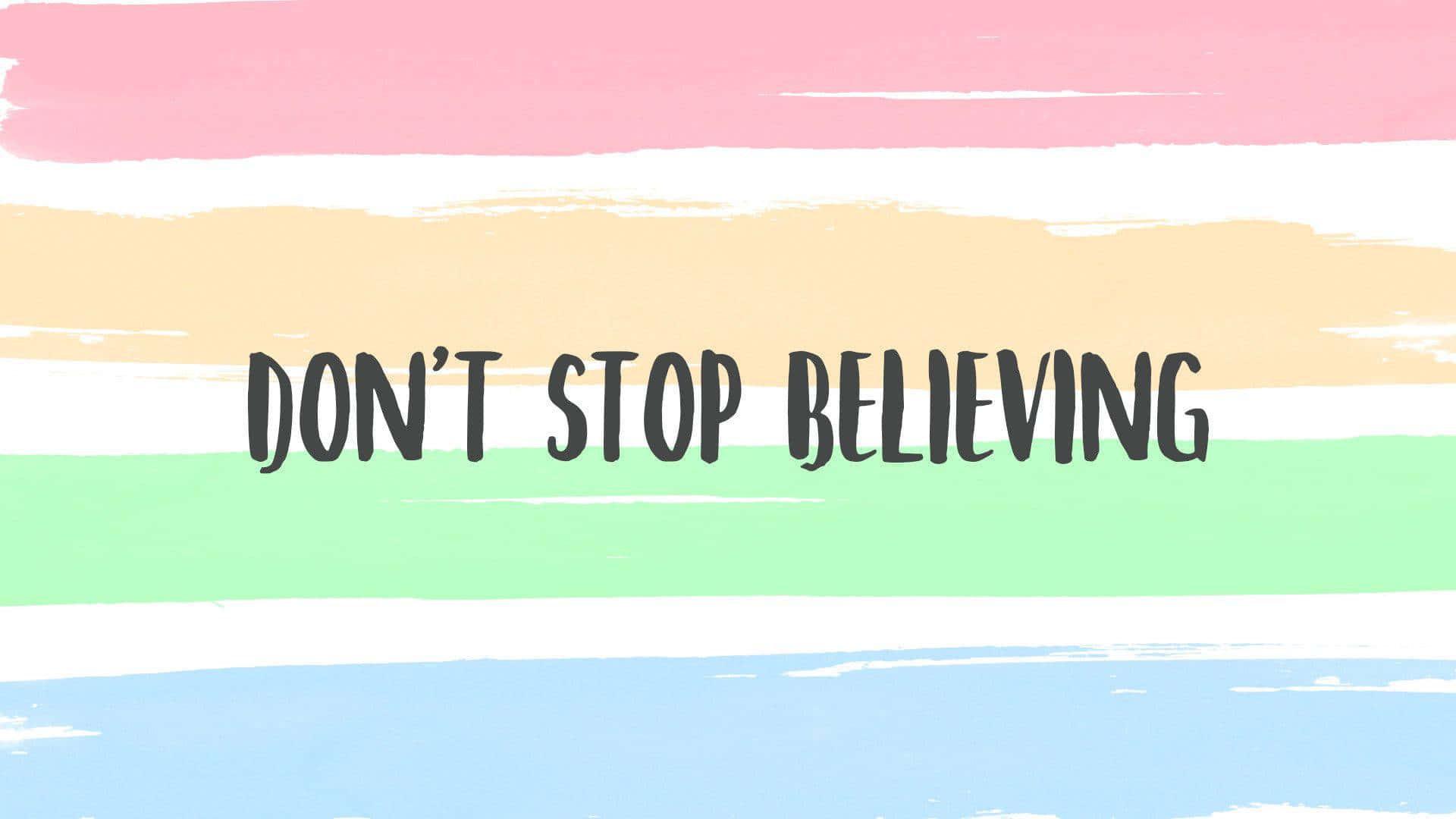 Positive 桌布 壁紙 — 粗體文字寫著 don't stop believing，背景為粉紅、黃、綠和藍色的柔和粉彩筆觸條紋。