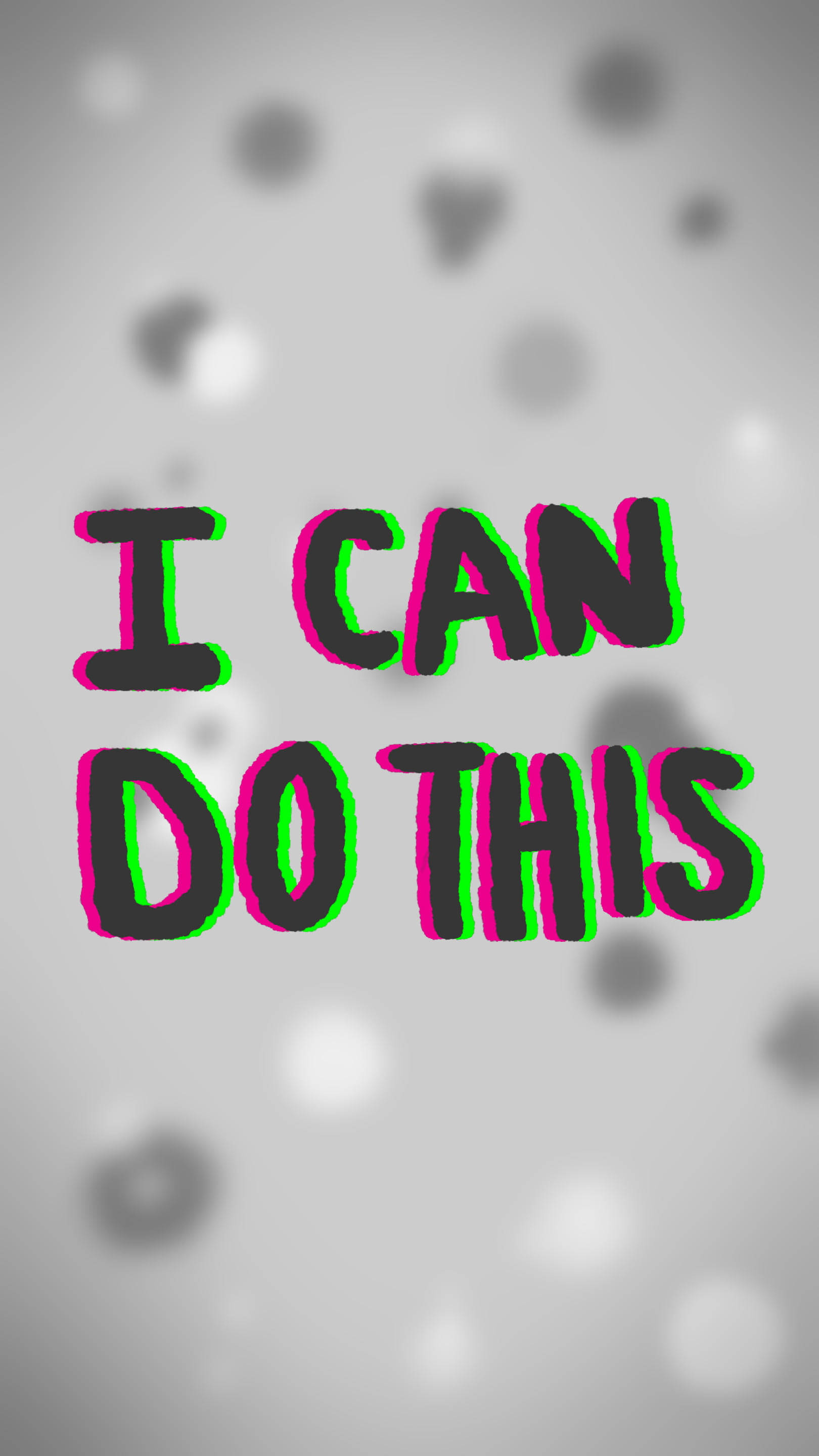 激勵 桌布 壁紙 — 粗體文字顯示 I CAN DO THIS，黑色字體帶有粉紅和綠色故障效果輪廓，背景為模糊灰色及散景燈光。