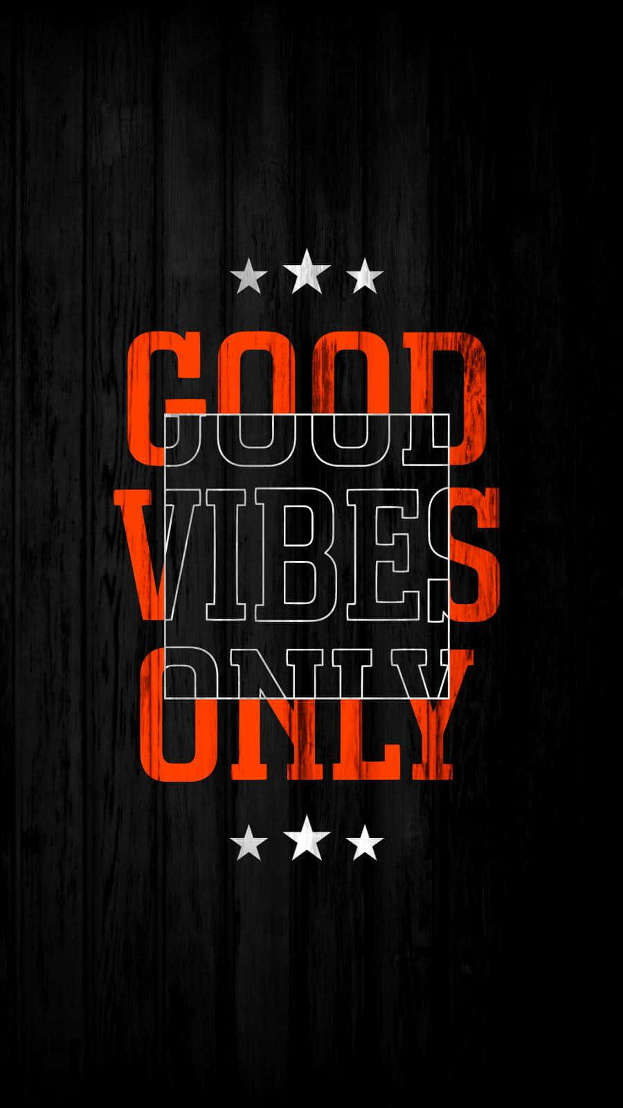 Typography 桌布 壁紙 — 粗體橙色文字「GOOD VIBES ONLY」顯示在深色紋理木質背景上，並帶有白色星星。