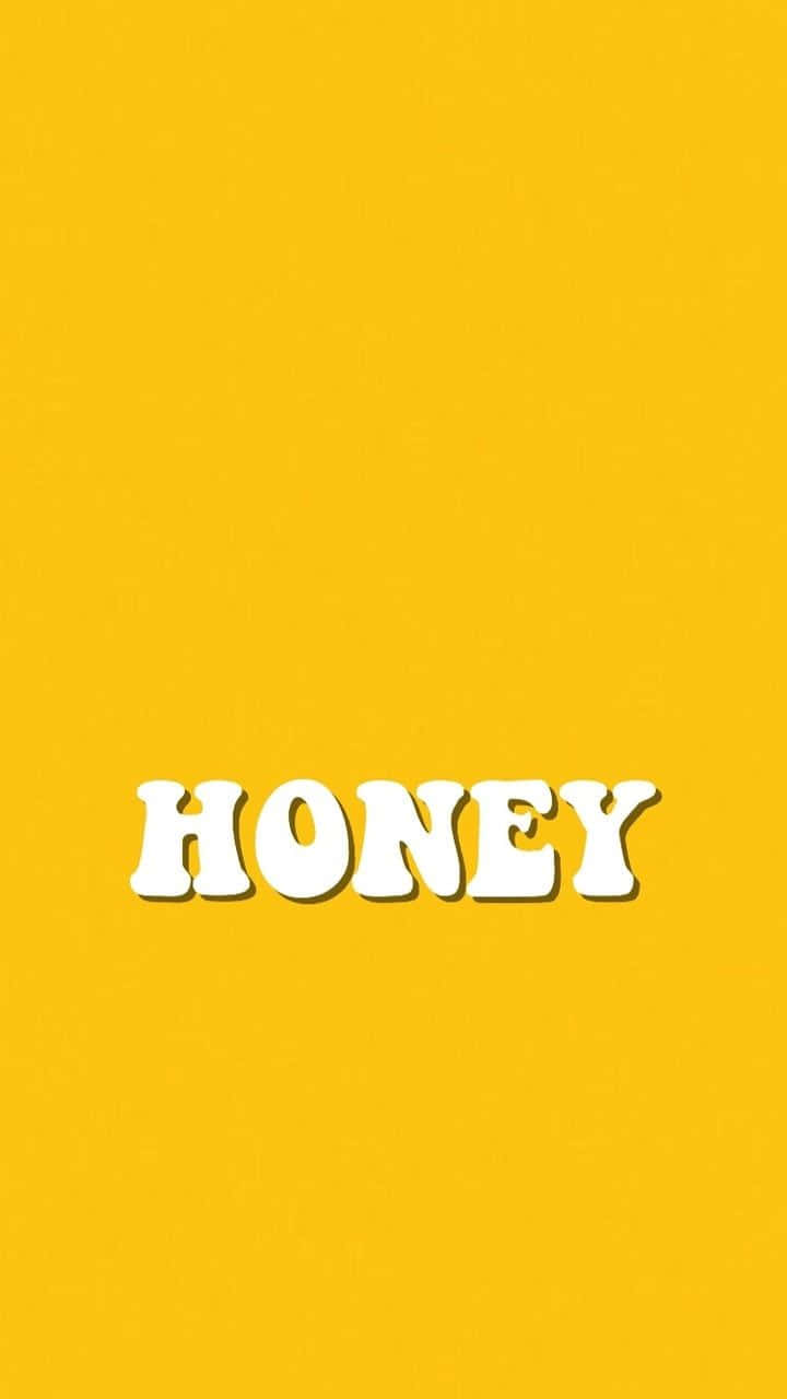 Retro Yellow 桌布 壁紙 — 粗體白色「HONEY」文字居中於純金色黃色背景上。