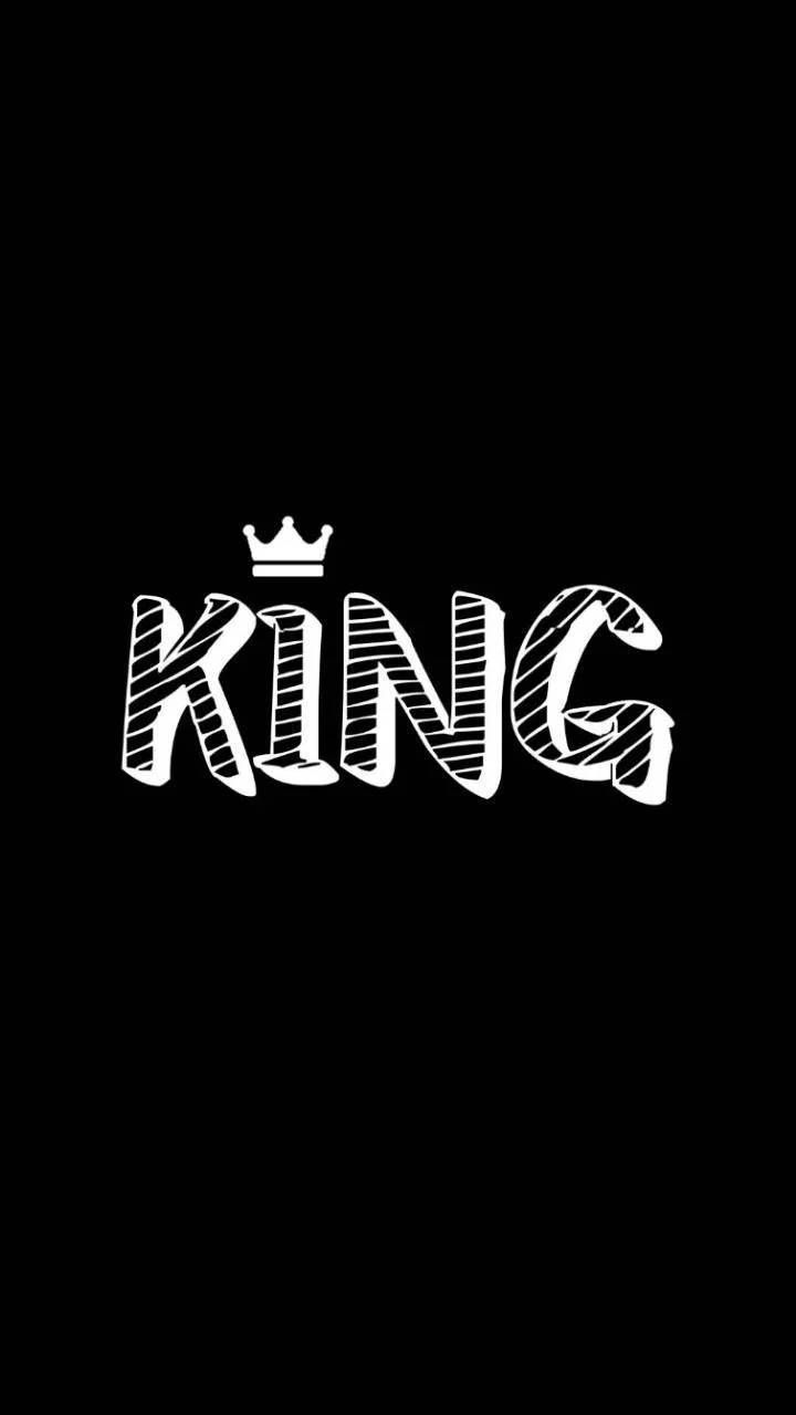 國王 桌布 壁紙 — 粗體白色 'KING' 文字配上皇冠，居中於純黑色背景上。