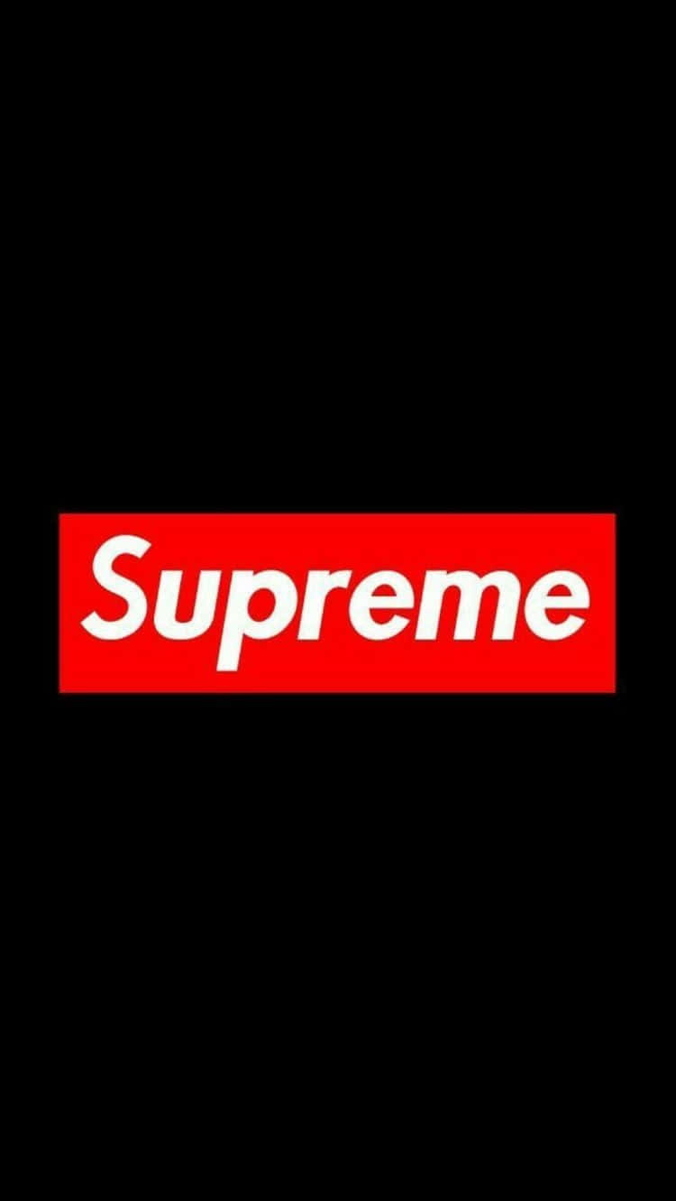 Supreme iPhone 桌布 壁紙 — 粗體白色「Supreme」文字位於紅色方框中，居中於純黑色背景上。