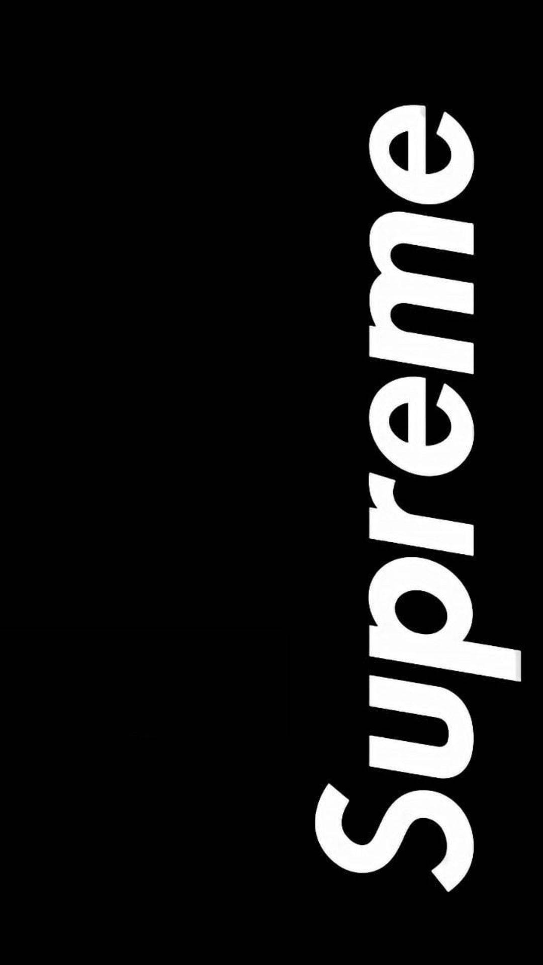 Cool Supreme 桌布 壁紙 — 粗體白色 'Supreme' 標誌以極簡字體斜向橫跨在純黑背景上。