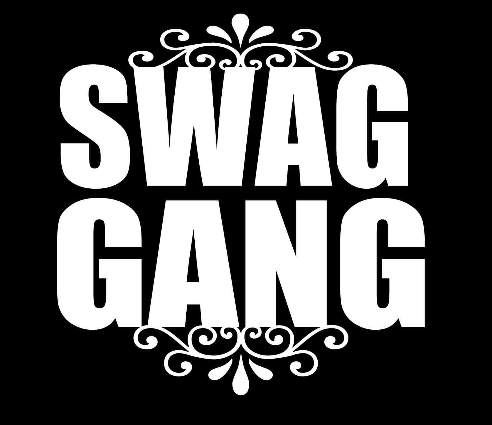 Swag 桌布 壁紙 — 粗體白色 'SWAG GANG' 文字，帶有華麗的花飾，位於純黑色背景上。