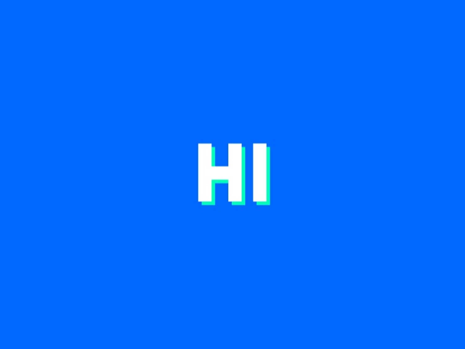 Hi 桌布 壁紙 — 粗體白色像素字母拼出HI，帶有綠色故障效果，居中於純藍色背景上。