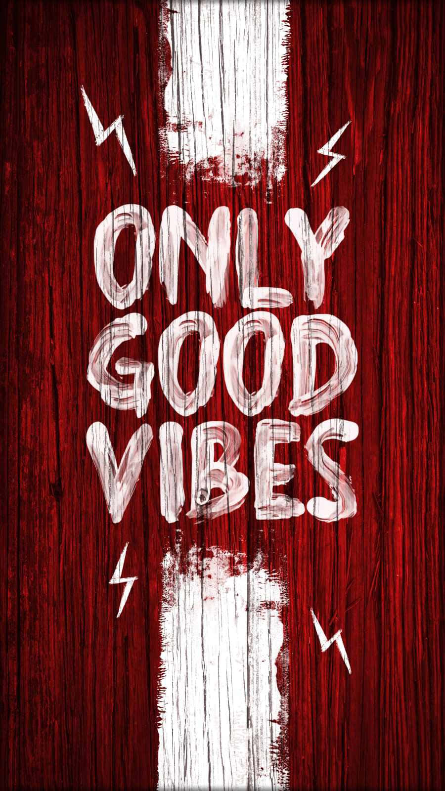 Good Vibes Only 桌布 壁紙 — 粗體白色塗鴉風格文字 only good vibes 印在帶有閃電圖案的紋理紅色木質背景上。