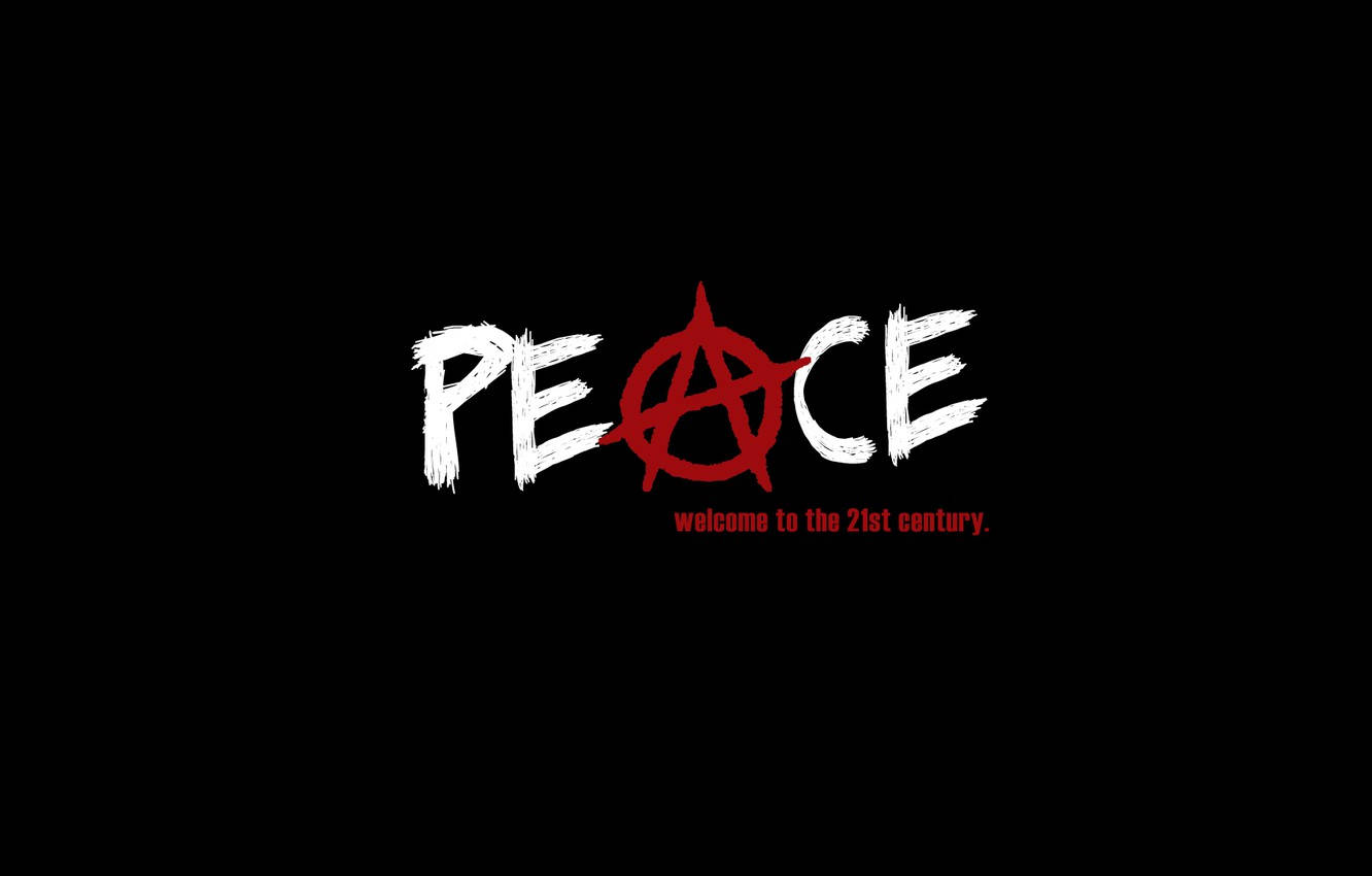 World 桌布 壁紙 — 粗體白色塗鴉風格文字寫著 PEACE，紅色無政府主義符號取代了 A，背景為黑色。