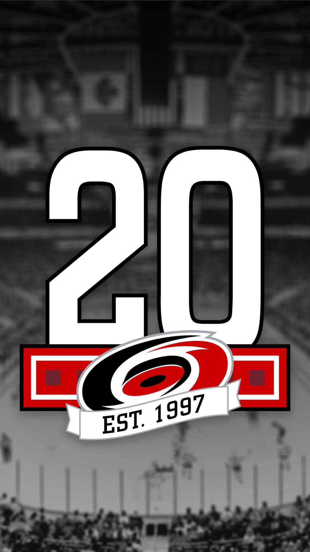 Hurricanes 桌布 壁紙 — 粗體白色數字20，帶有卡羅萊納颶風隊標誌和「EST. 1997」橫幅，背景為黑白冰球場。