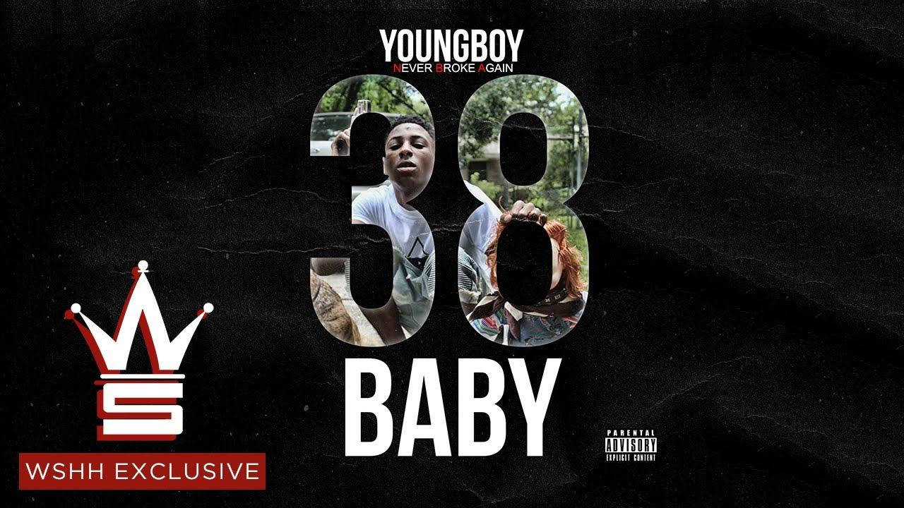 Youngboy 桌布 壁紙 — 粗體白色文字「38 BABY」框住一位年輕男子的肖像，背景為帶紋理的黑色，並有皇冠標誌和家長指引標籤。