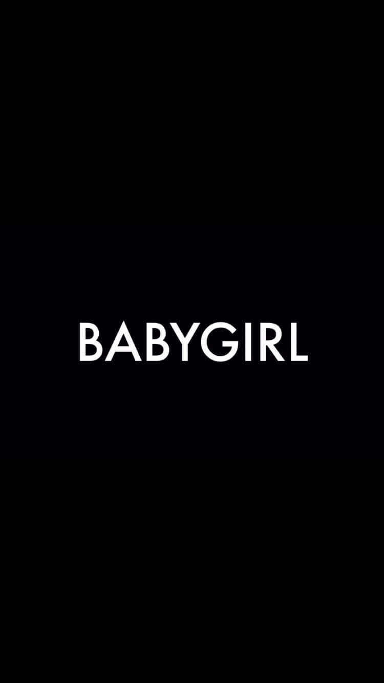 dope iPhone 桌布 壁紙 — 粗體白色文字 BABYGIRL 居中顯示在純黑色背景上。