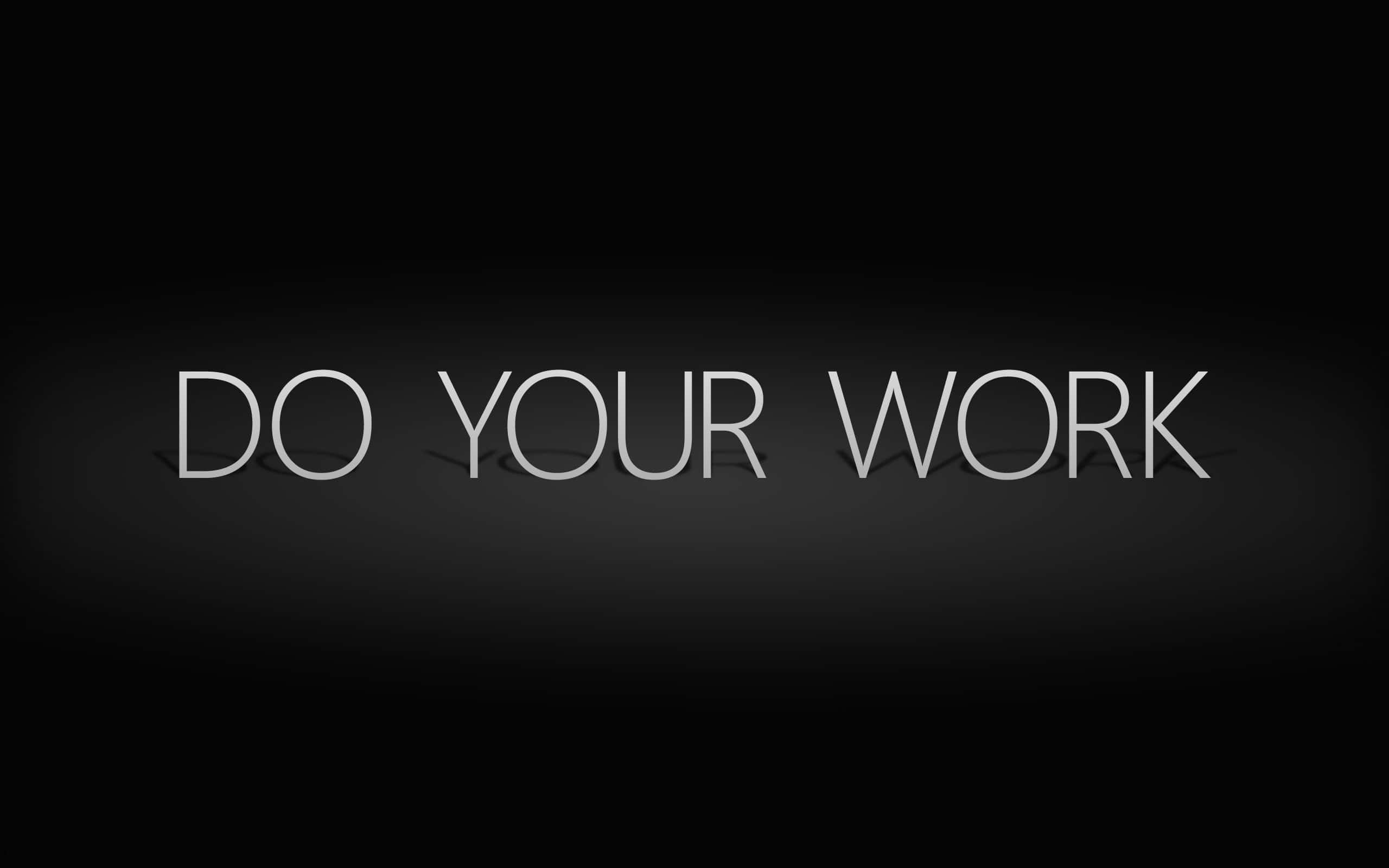 Motivational Quotes Black 桌布 壁紙 — 粗體白色文字「DO YOUR WORK」在帶有微妙陰影的深色漸變背景上發光。