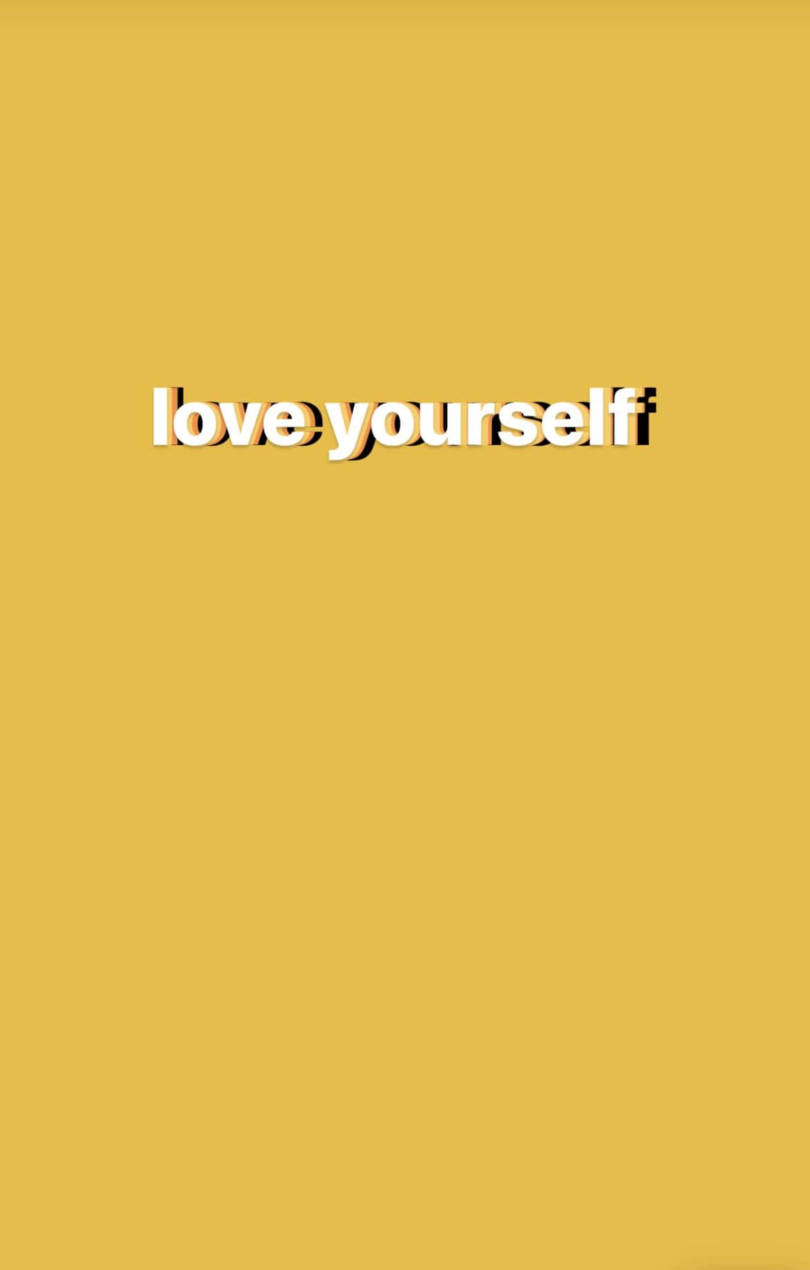 Retro Yellow 桌布 壁紙 — 粗體白色文字 love yourself 居中於純芥末黃色背景上。