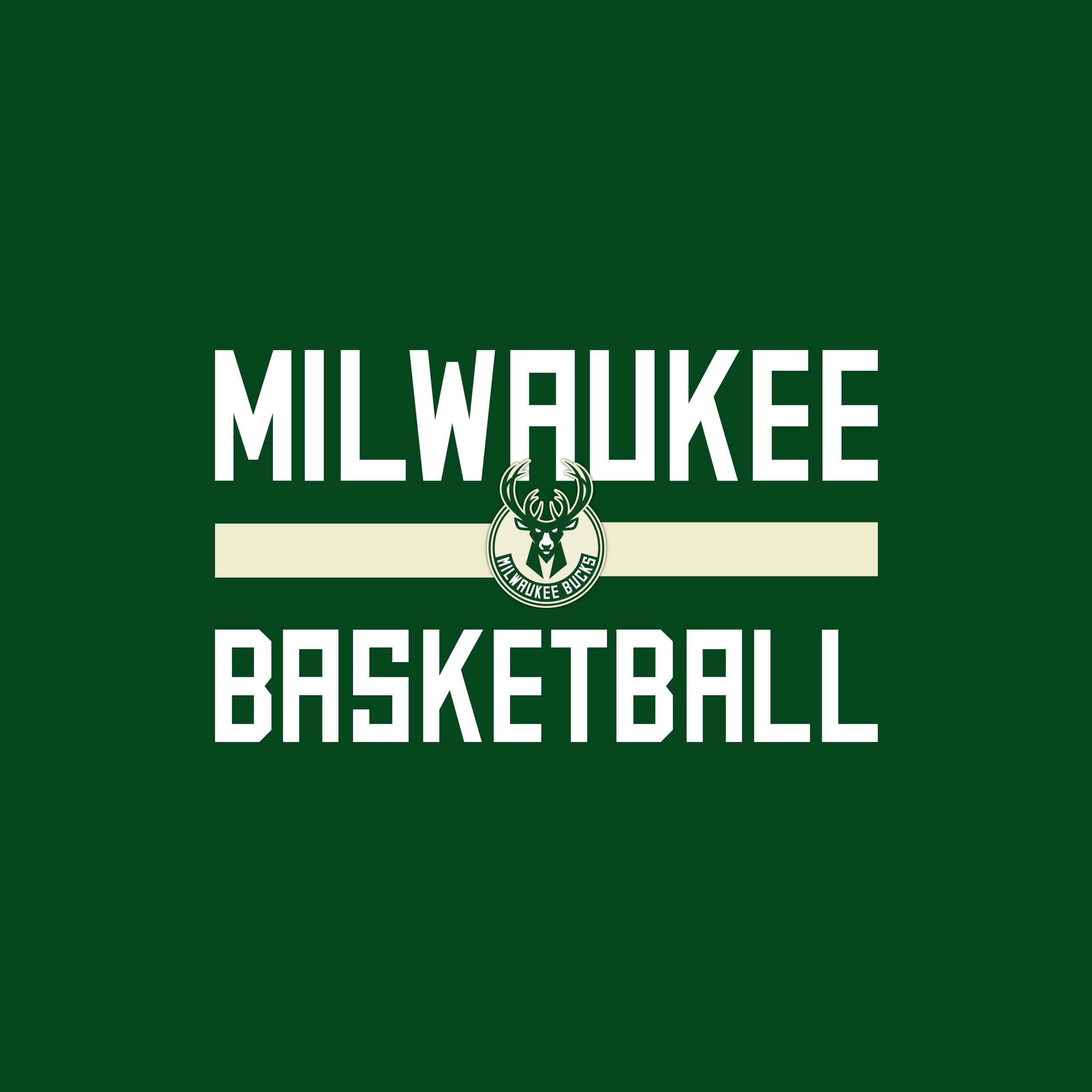 Milwaukee Bucks Logo 桌布 壁紙 — 粗體白色文字「Milwaukee Basketball」居中顯示在帶有奶油色條紋和鹿標誌的純綠色背景上。