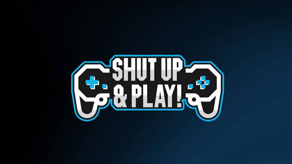 遊戲 桌布 壁紙 — 粗體白色文字「SHUT UP & PLAY!」設計成帶有藍色點綴的電子遊戲控制器，置於深色漸變背景上。