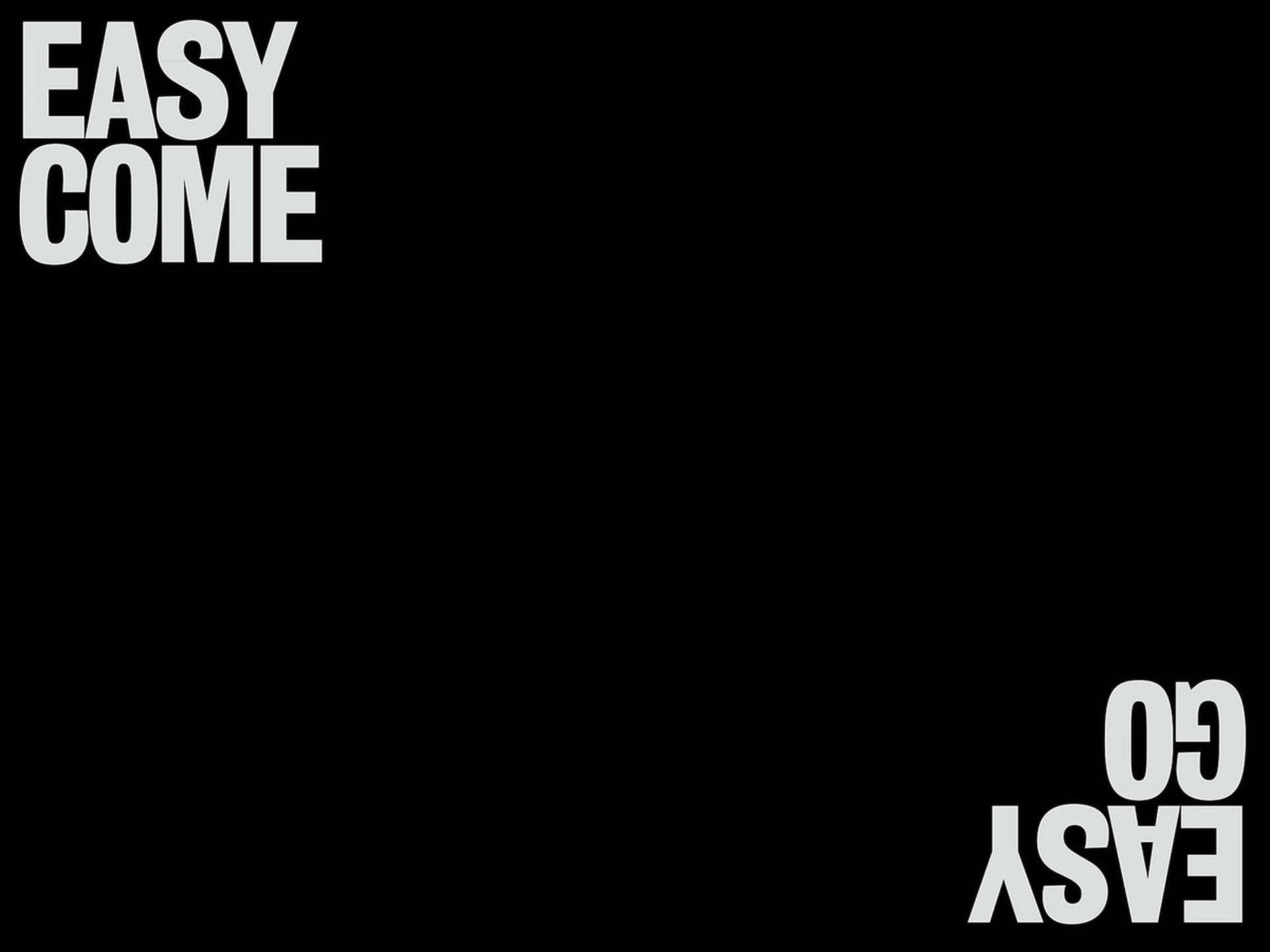 動力 桌布 壁紙 — 粗體白色文字在左上角寫著「EASY COME」，右下角寫著「EASY GO」，背景為純黑色。