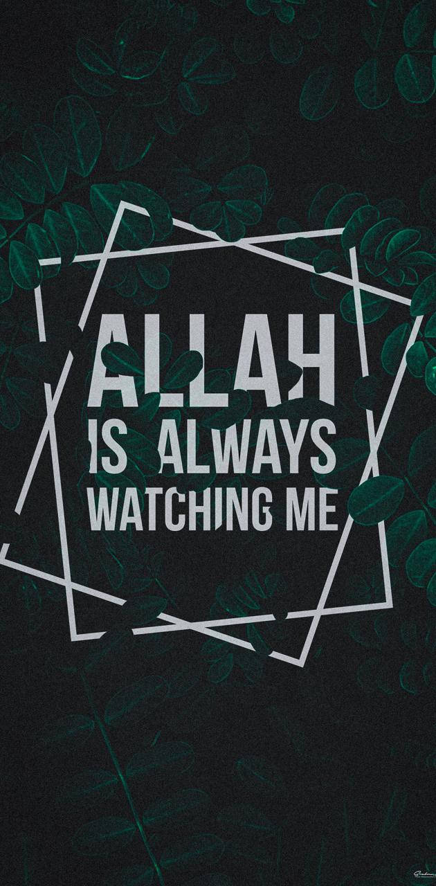 文字桌布，深綠色葉片上以白色顯示「ALLAH IS ALWAYS WATCHING ME」。