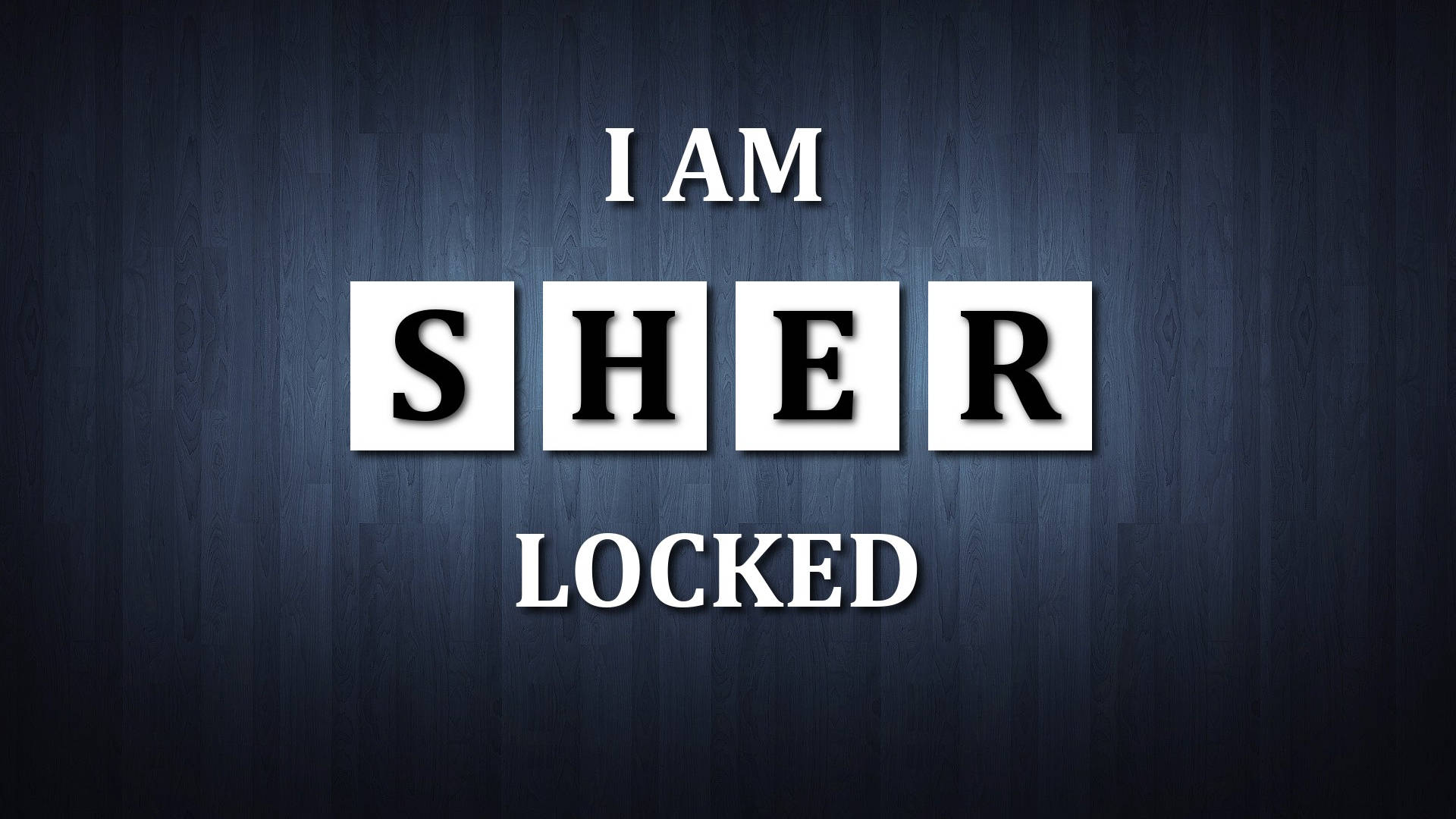 Sherlock 桌布 壁紙 — 粗體白色文字在深藍色木紋背景上宣告「I AM SHER LOCKED」。