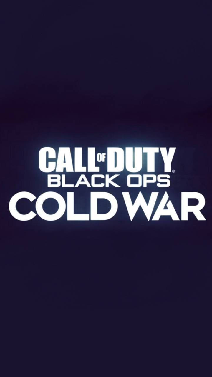 Cod 桌布 壁紙 — 粗體白色文字在深藍色漸變背景上顯示 Call of Duty Black Ops Cold War。