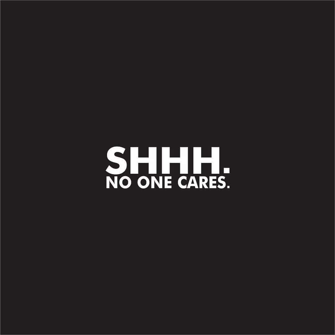 桌布 壁紙 — 粗體白色文字在純黑色背景上寫著 SHHH NO ONE CARES。