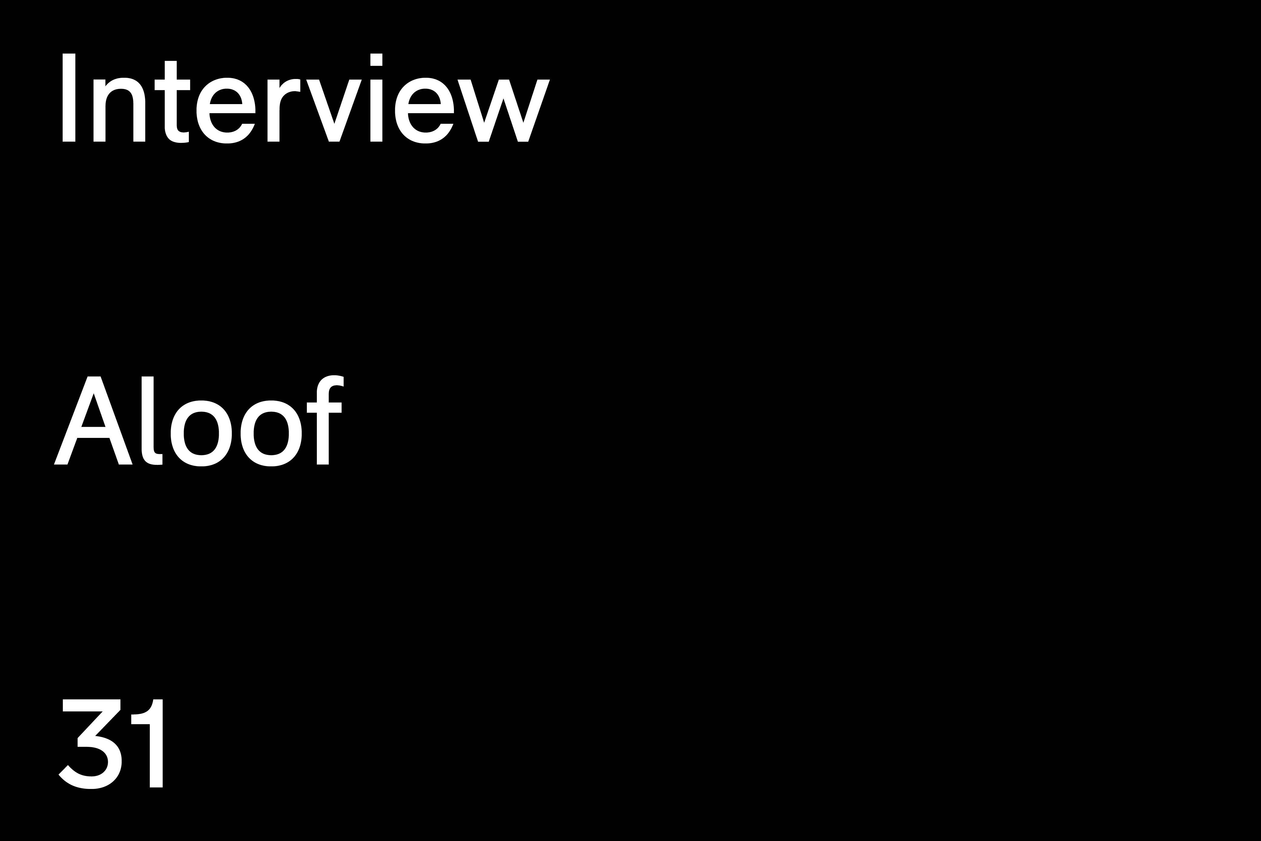 黑色 桌布 壁紙 — 粗體白色文字在純黑色背景上顯示 Interview Aloof 31。