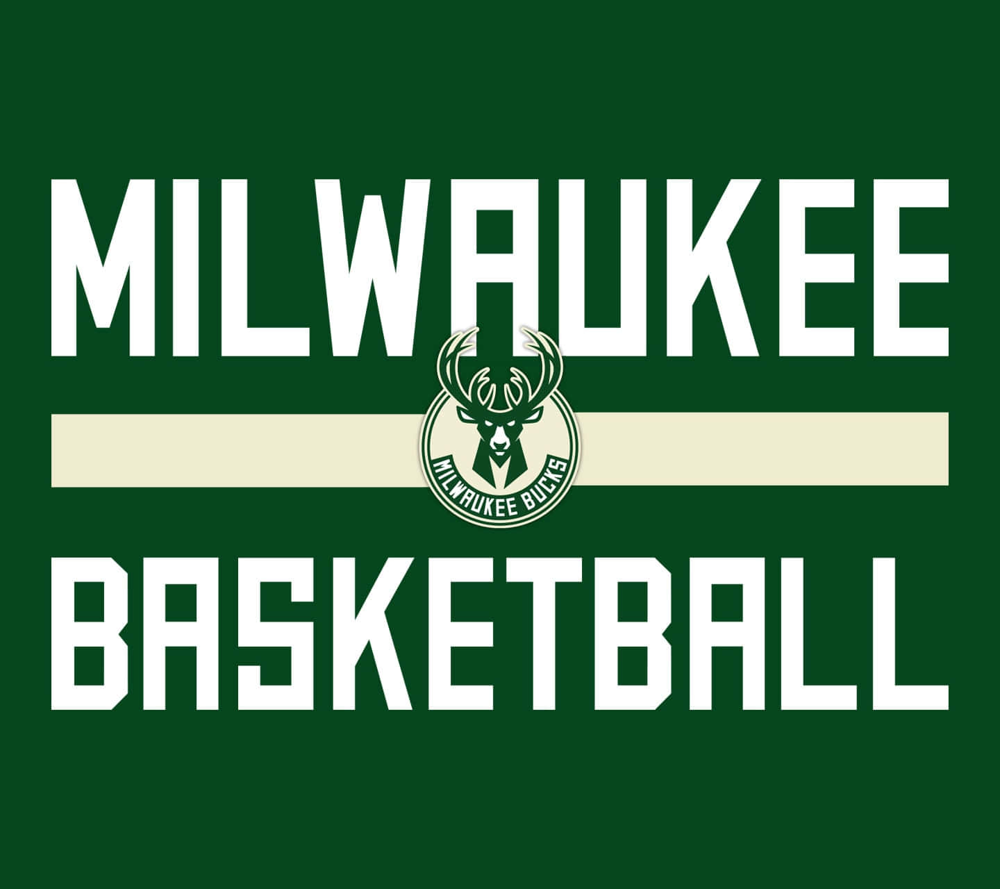 cover 桌布 壁紙 — 粗體白色文字在綠色背景上居中顯示Milwaukee Basketball，帶有奶油色條紋和鹿標誌。