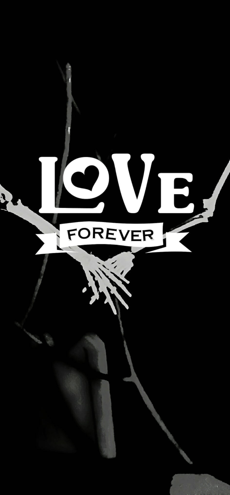 Skeleton Love 桌布 壁紙 — 粗體白色文字在黑色背景上顯示 love forever，並帶有抽象筆觸藝術。