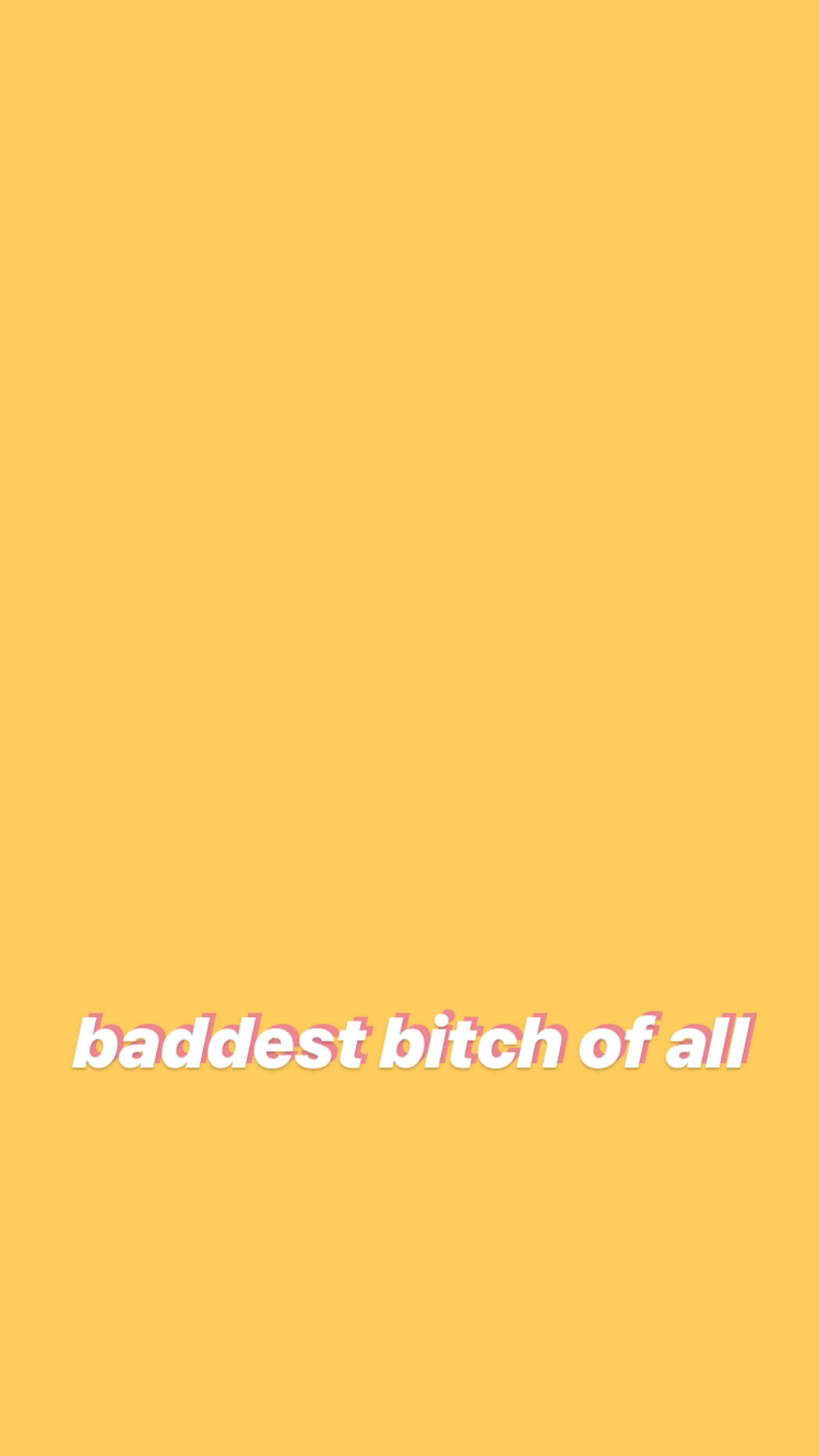 壞女孩 桌布 壁紙 — 粗體白色文字寫著 baddest bitch of all，居中在純黃色背景上。