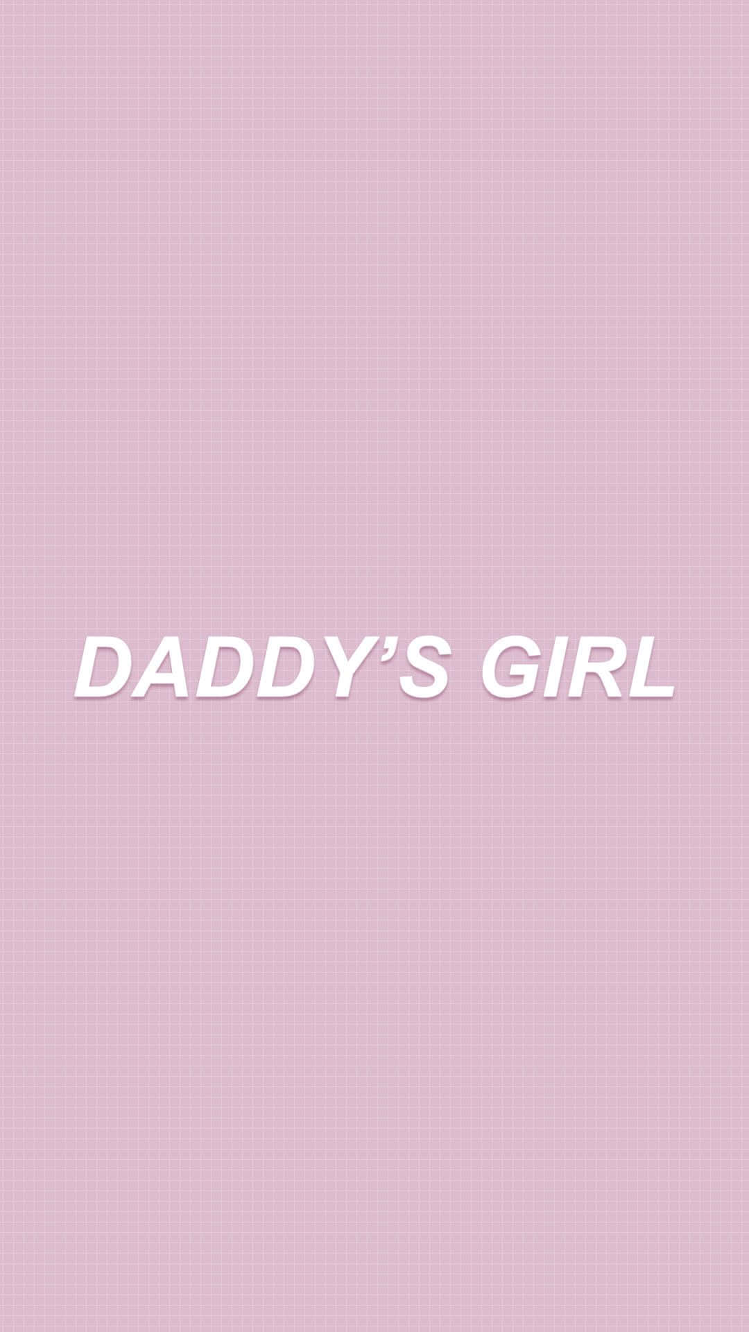 girly pink aesthetic 桌布 壁紙 — 粗體白色文字寫著 daddy's girl，居中於柔軟粉紅色紋理背景上。
