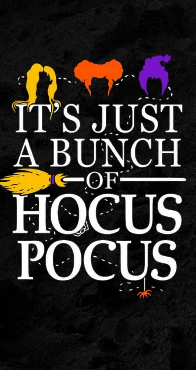 桌布 壁紙 — 粗體白色文字寫著「IT'S JUST A BUNCH OF HOCUS POCUS」，背景為黑色紋理，帶有彩色女巫剪影和掃帚。