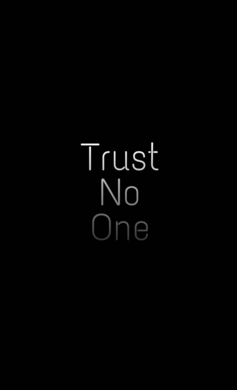 黑白 桌布 壁紙 — 粗體白色文字寫著「Trust No One」，居中顯示在純黑色背景上。