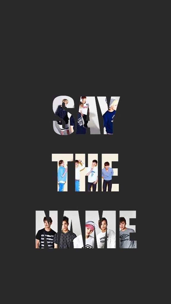 十七歲 桌布 壁紙 — 粗體白色文字拼出SAY THE NAME，每個字母由一個穿著休閒服裝的年輕男子填充，背景為深色。