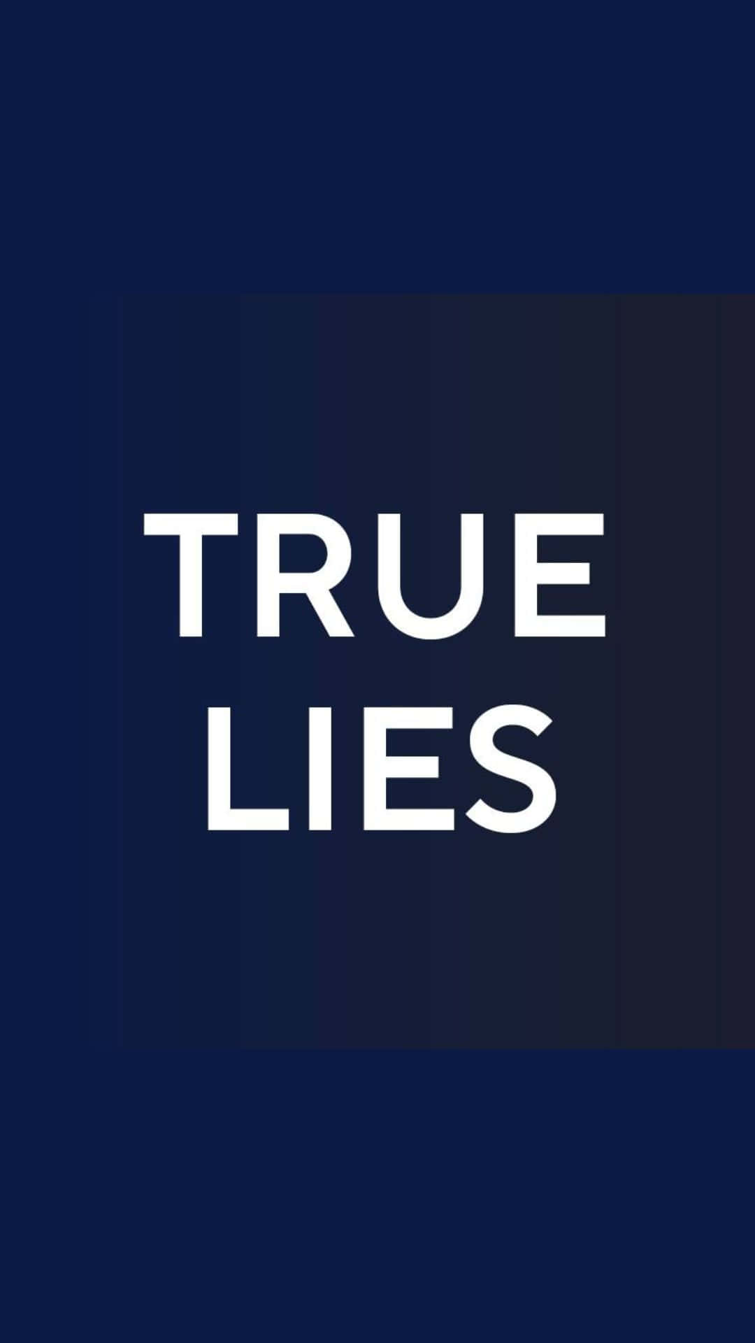 True Lies 桌布 壁紙 — 粗體白色文字顯示 true lies，居中於帶有微妙垂直條紋的深藍色漸變背景上。