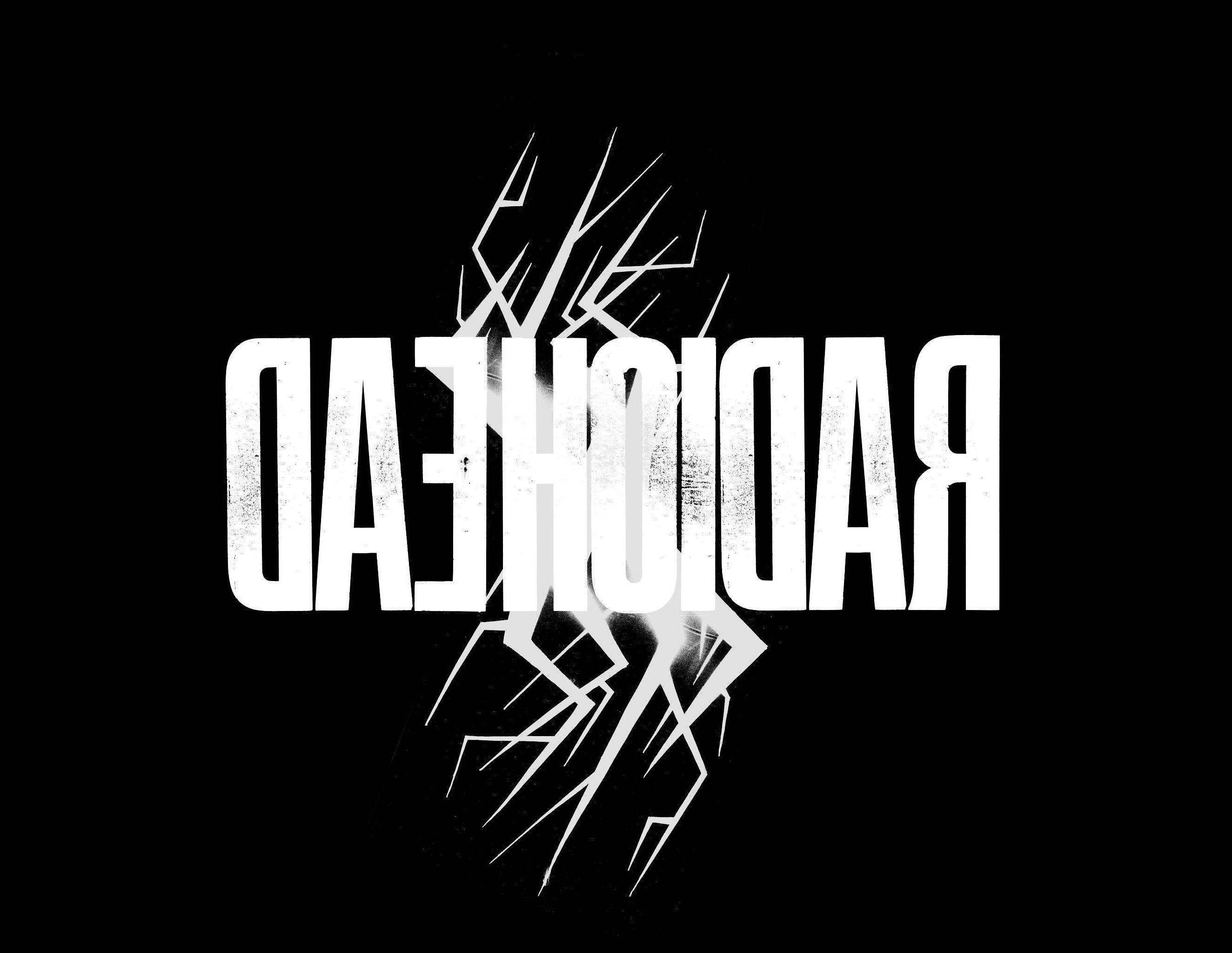 band 桌布 壁紙 — 粗體白色磨損文字拼出RADIOHEAD，背景為 stark 黑色，帶有鋸齒狀抽象線條。