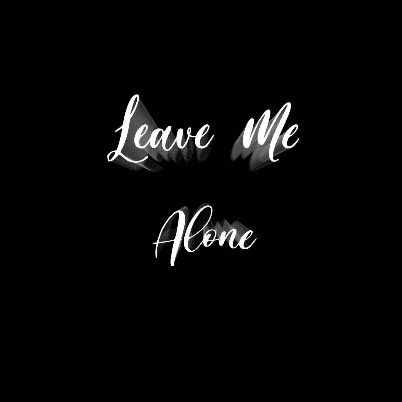 黑白 桌布 壁紙 — 粗體白色草書文字「Leave Me Alone」印在純黑色背景上，帶有微妙的陰影效果。
