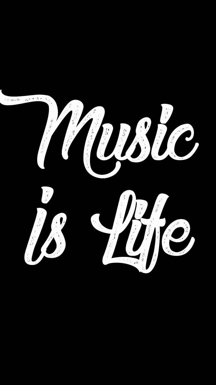 語錄 桌布 壁紙 — 粗體白色草書文字 'Music is Life' 帶有紋理筆觸，在純黑色背景上脫穎而出。