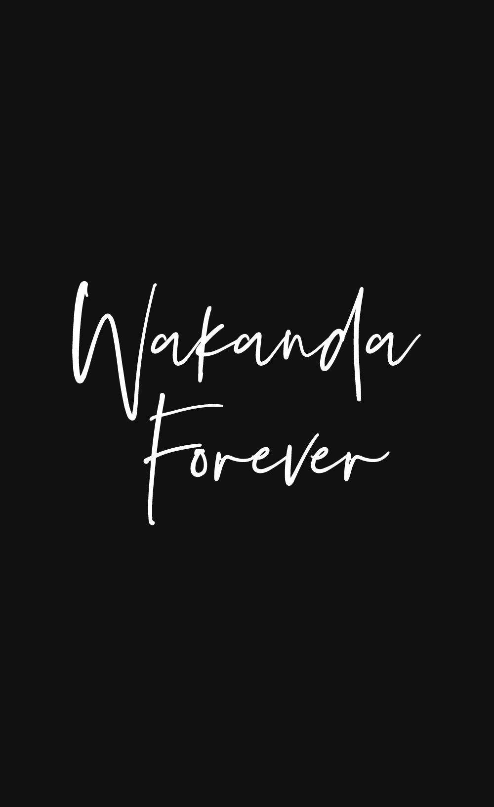 Wakanda 桌布 壁紙 — 粗體白色草書文字 'Wakanda Forever' 居中顯示在純黑色背景上。