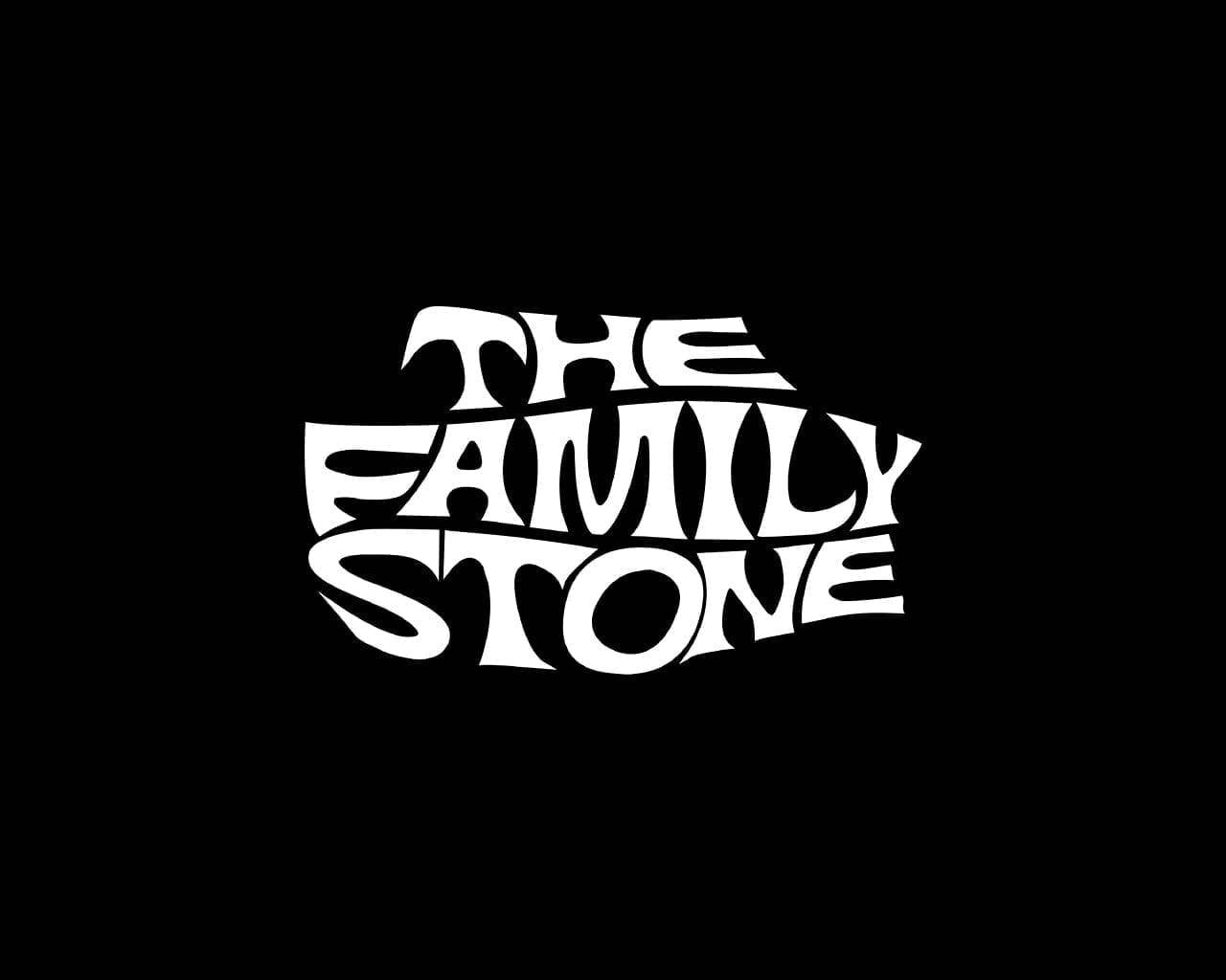 band 桌布 壁紙 — 粗體白色風格文字「THE FAMILY STONE」顯示在純黑色背景上。