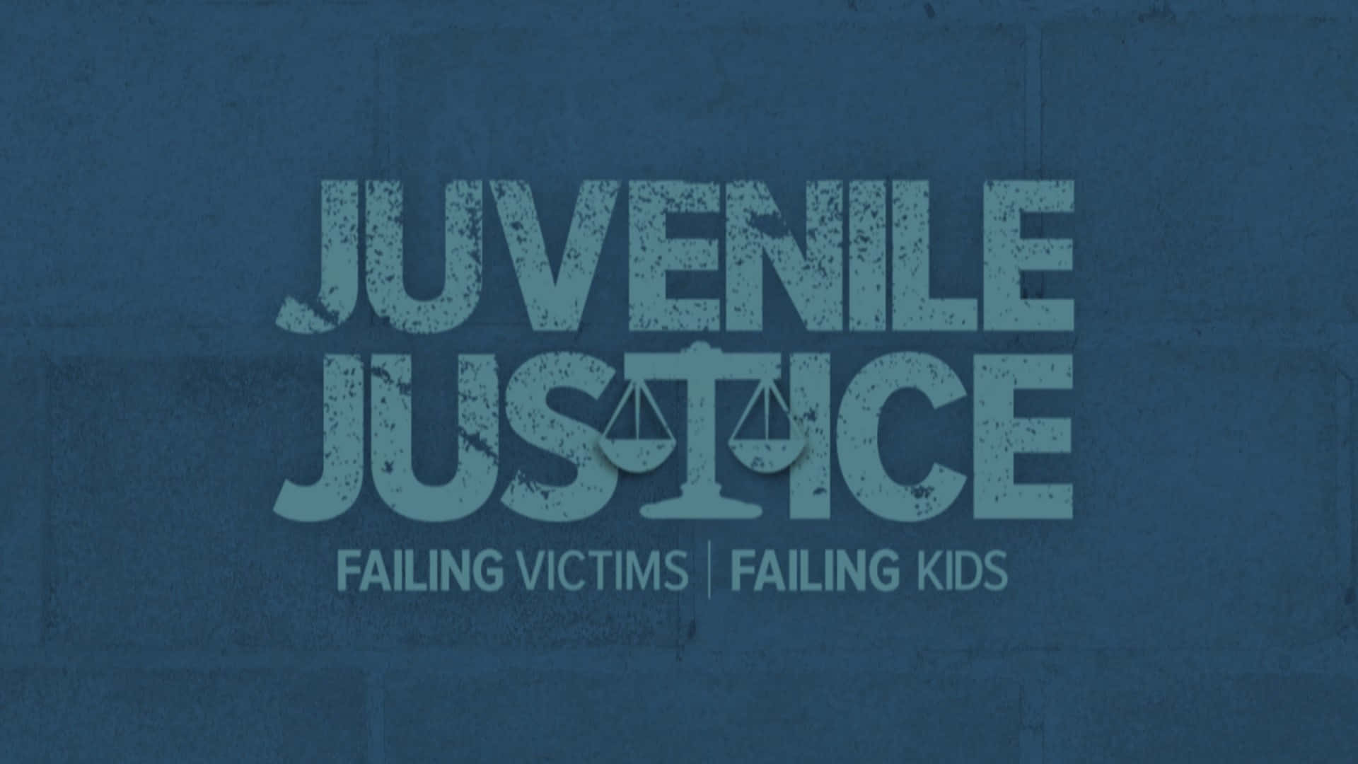 Justice 桌布 壁紙 — 粗體磨損文字在紋理藍色磚牆上顯示 juvenile justice failing victims failing kids。