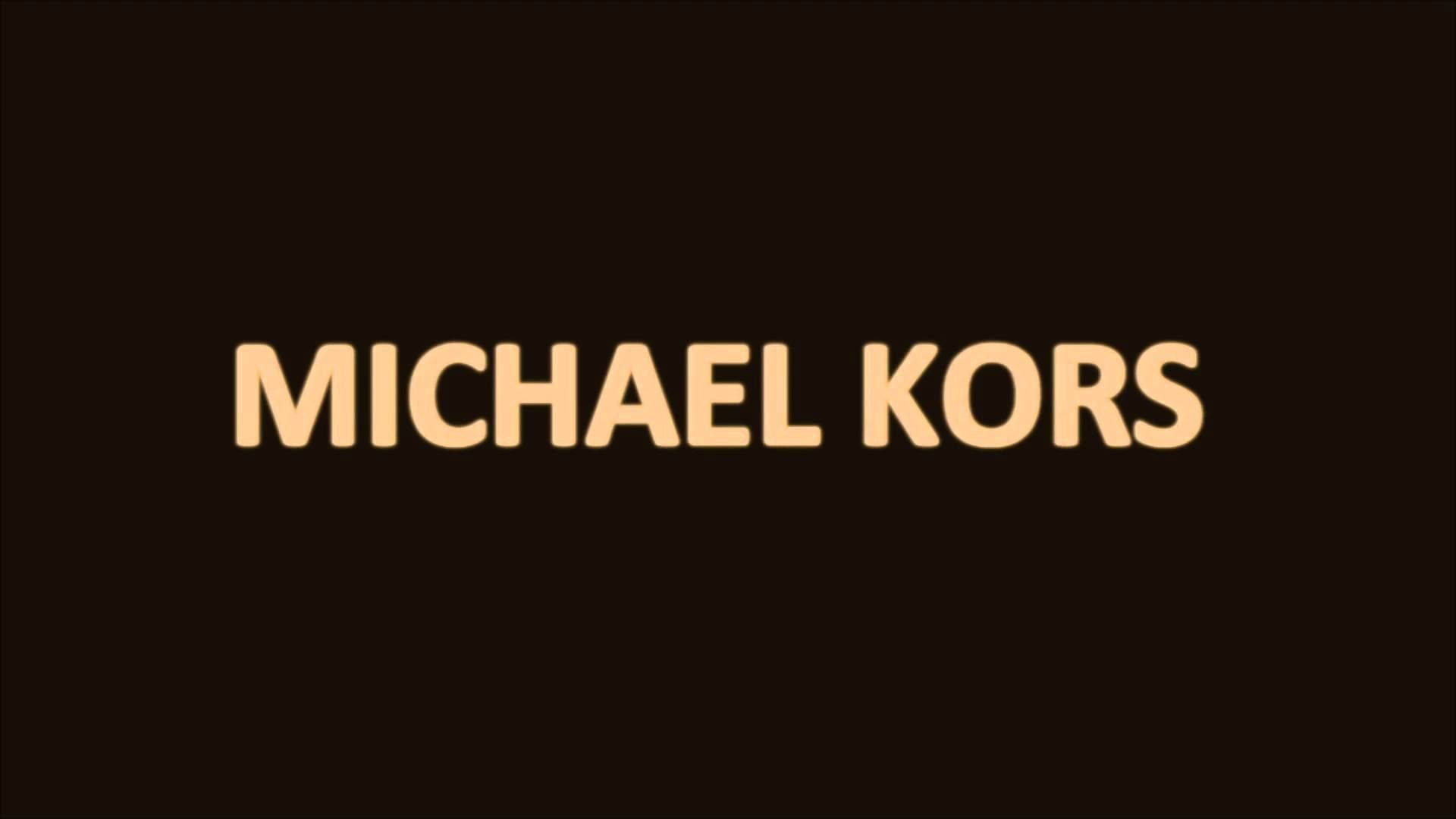 michael 桌布 壁紙 — 粗體米色 'MICHAEL KORS' 文字居中於純深棕色背景上。