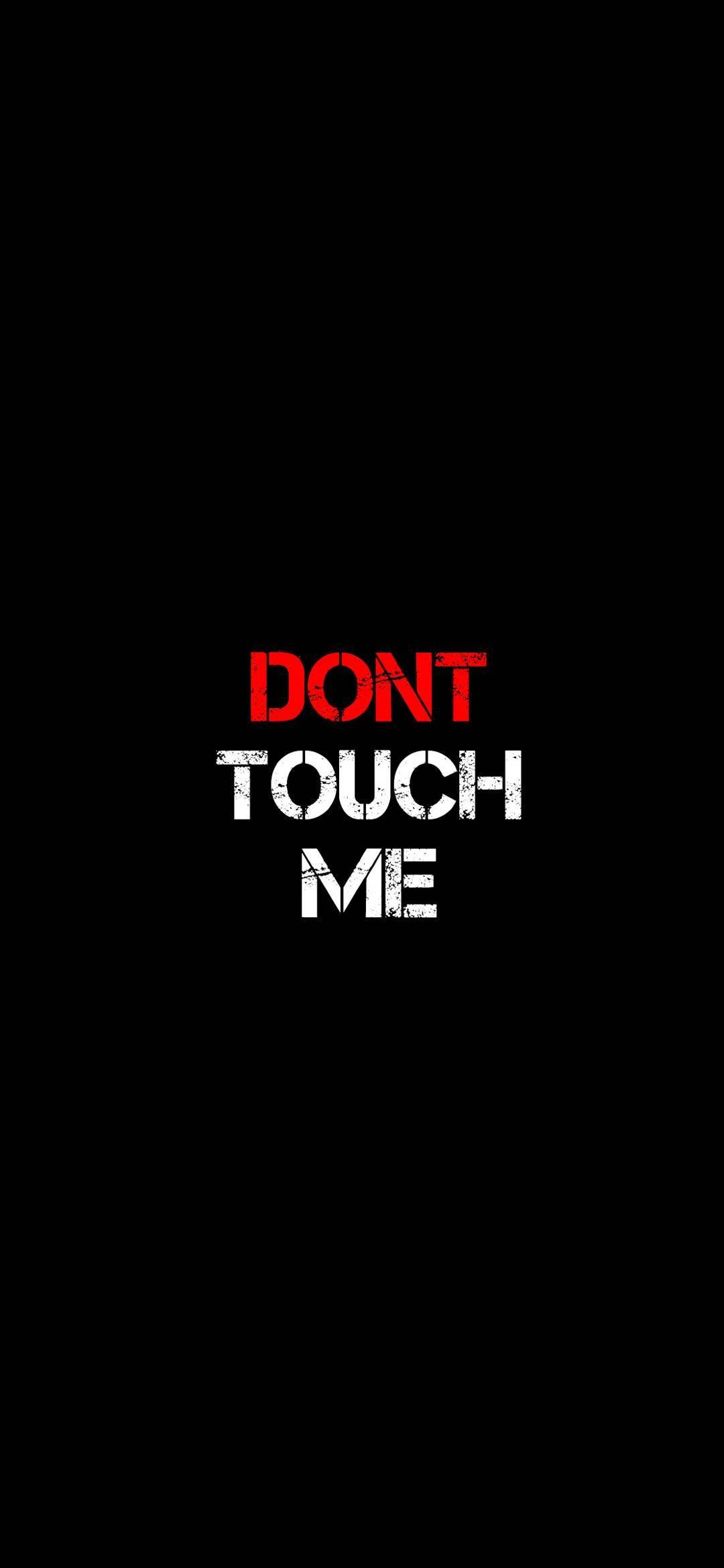 my 桌布 壁紙 — 粗體紅色和白色仿舊文字，寫著「DONT TOUCH ME」，居中在純黑色背景上。