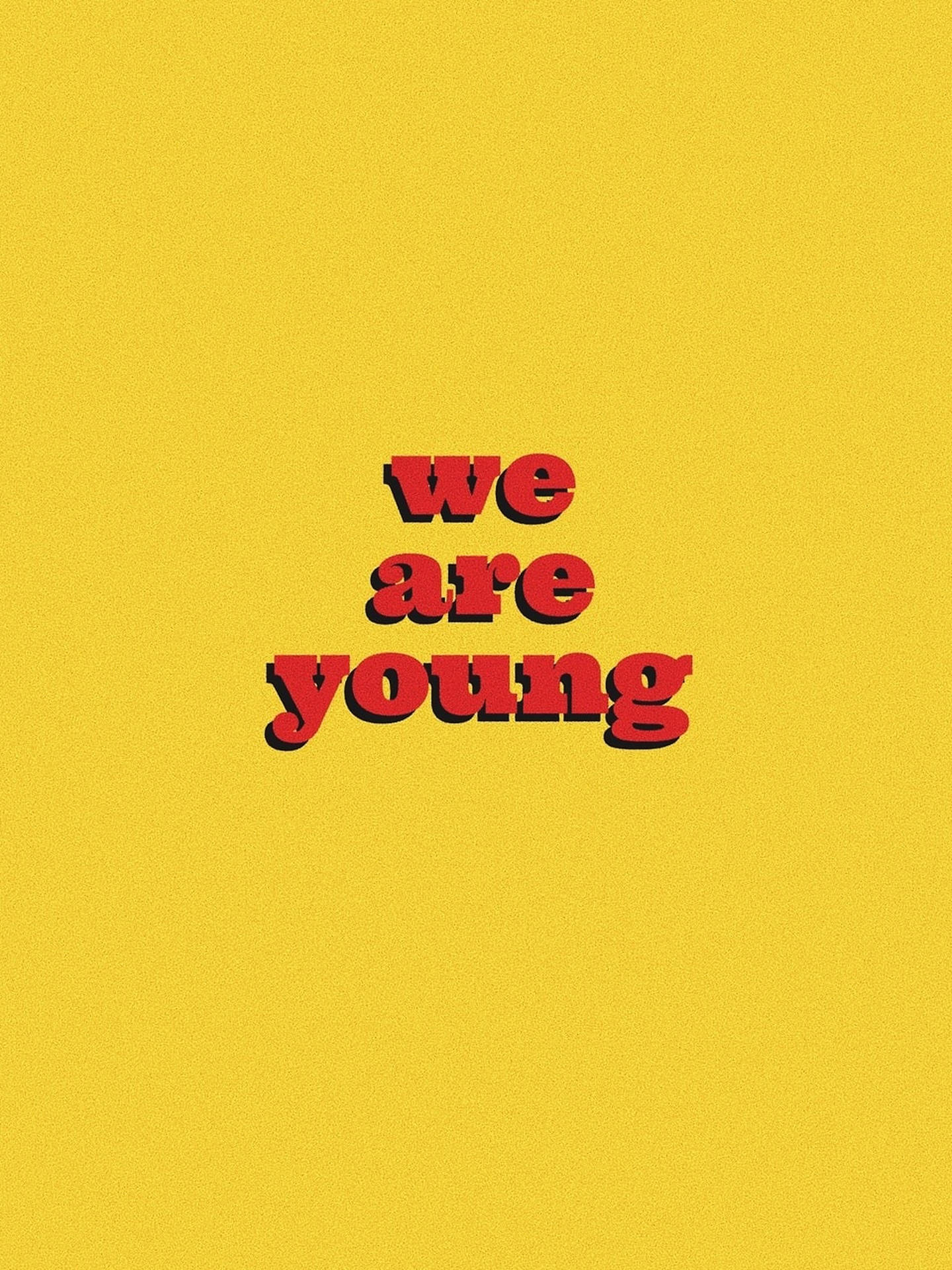 帶有紋理的黃色背景上的紅色文字 we are young。 — 美學字眼 壁紙