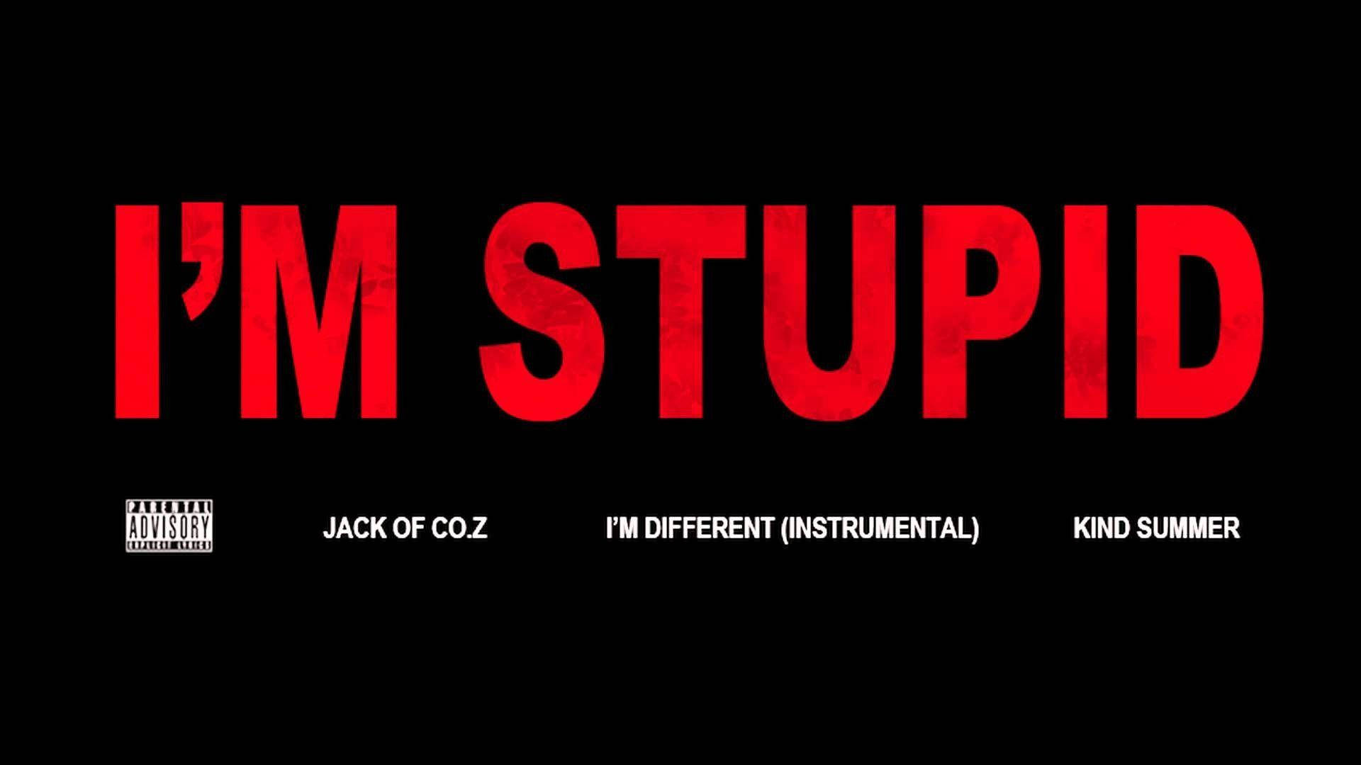 Stupid 桌布 壁紙 — 粗體紅色文字在鮮明的黑色背景上宣告「我很蠢」，下方有專輯致謝。