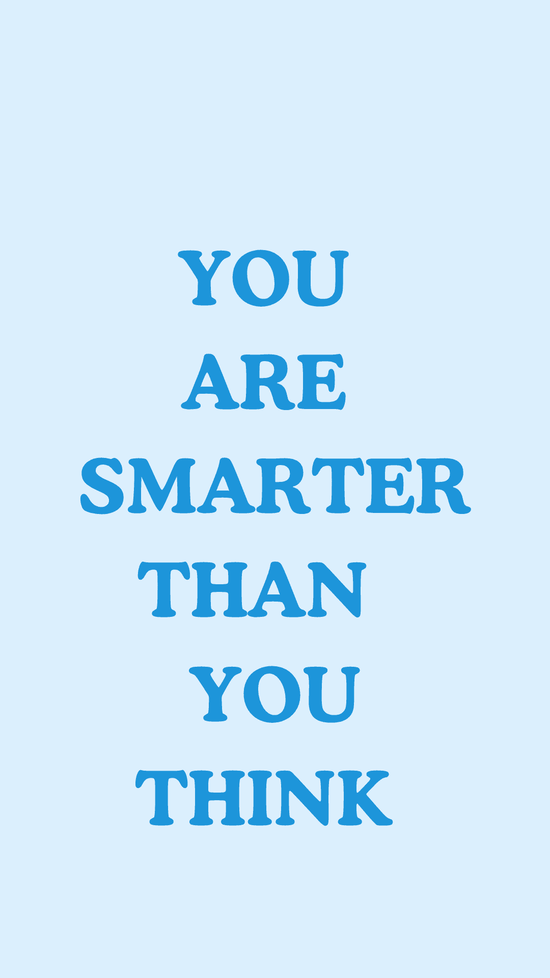 Motivation 桌布 壁紙 — 粗體藍色文字顯示你比你想像中更聰明，居中在柔和的淺藍色背景上。