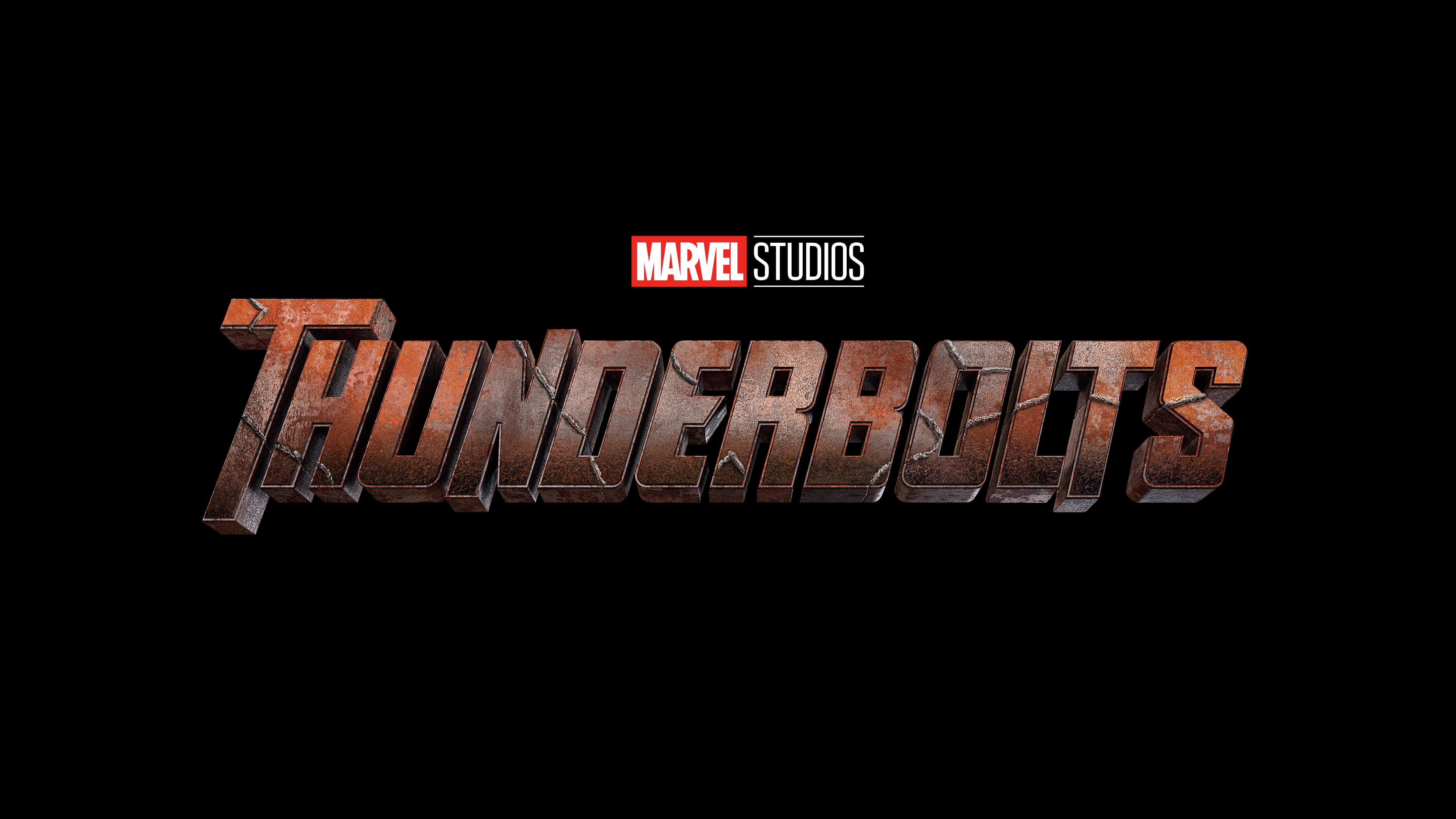漫威 桌布 壁紙 — 粗體鏽蝕金屬標題「THUNDERBOLTS」，上方有Marvel Studios標誌，黑色背景。