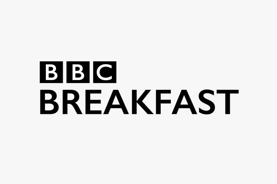 標誌 桌布 壁紙 — 粗體黑色BBC Breakfast標誌居中於乾淨的淺灰色背景上。