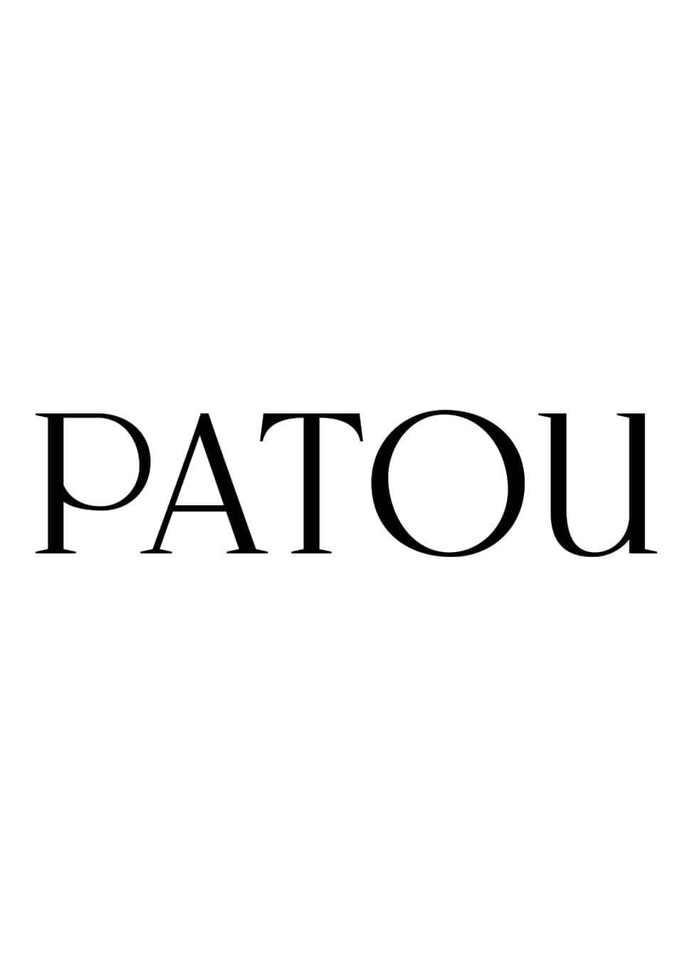 標誌 桌布 壁紙 — 粗體黑色PATOU標誌居中於純白背景，極簡奢華品牌形象。