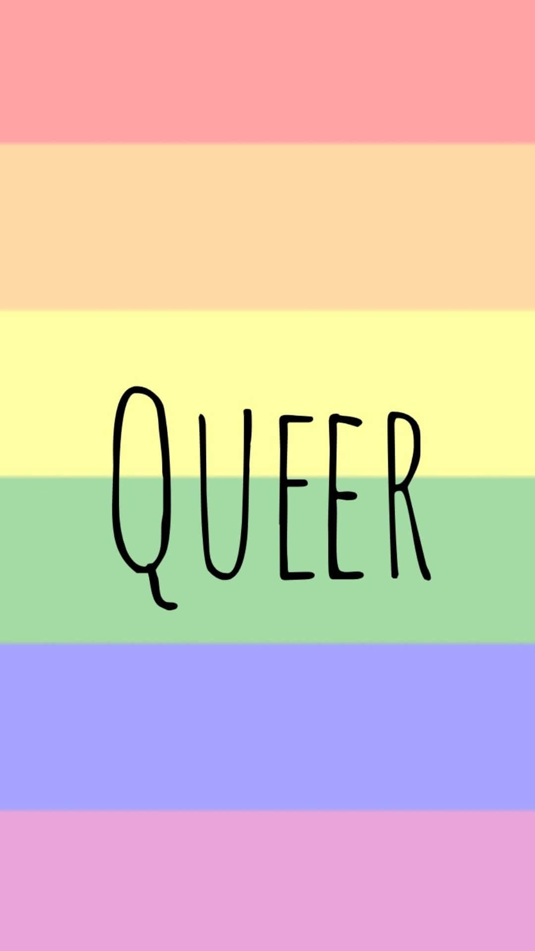 LGBT 桌布 壁紙 — 粗體黑色手寫字體「queer」居中顯示在帶有水平條紋的粉彩彩虹旗上。