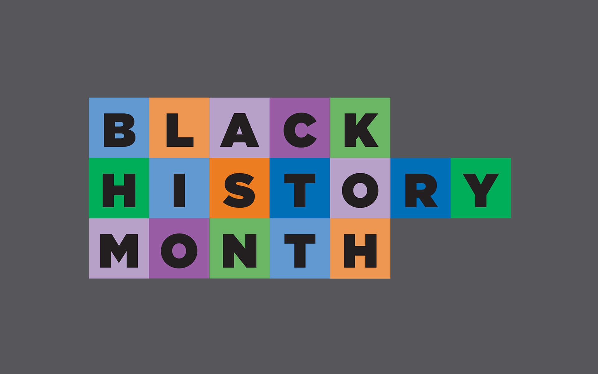 Black History 桌布 壁紙 — 粗體黑色文字在深灰色背景上以彩色方塊拼出「BLACK HISTORY MONTH」。